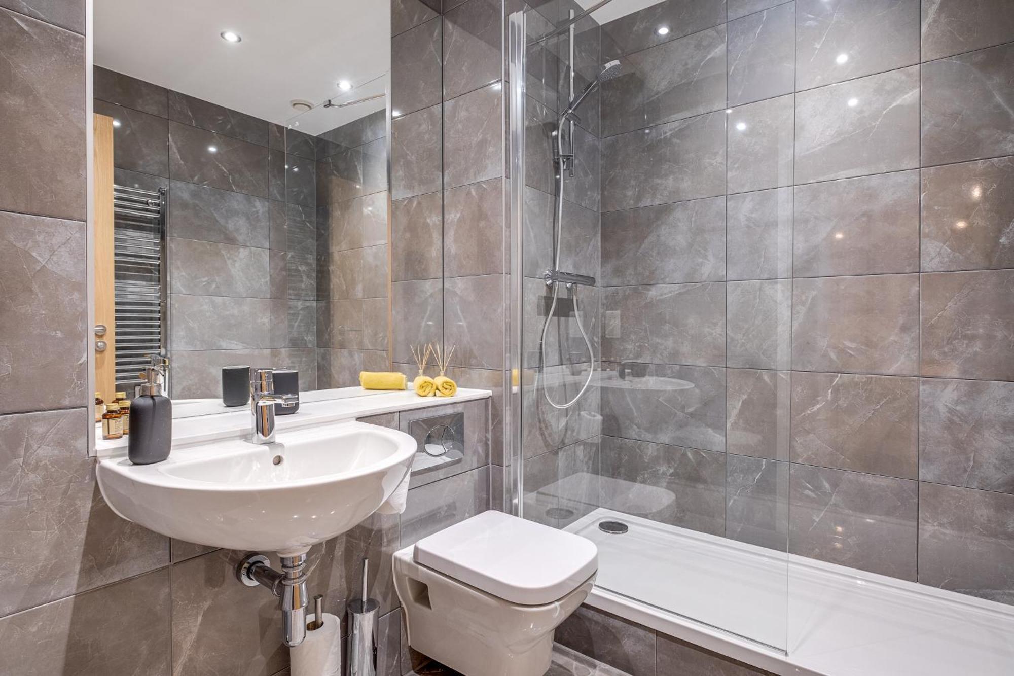 Pluxa Canary Diamond - High End Luxury * Birmingham