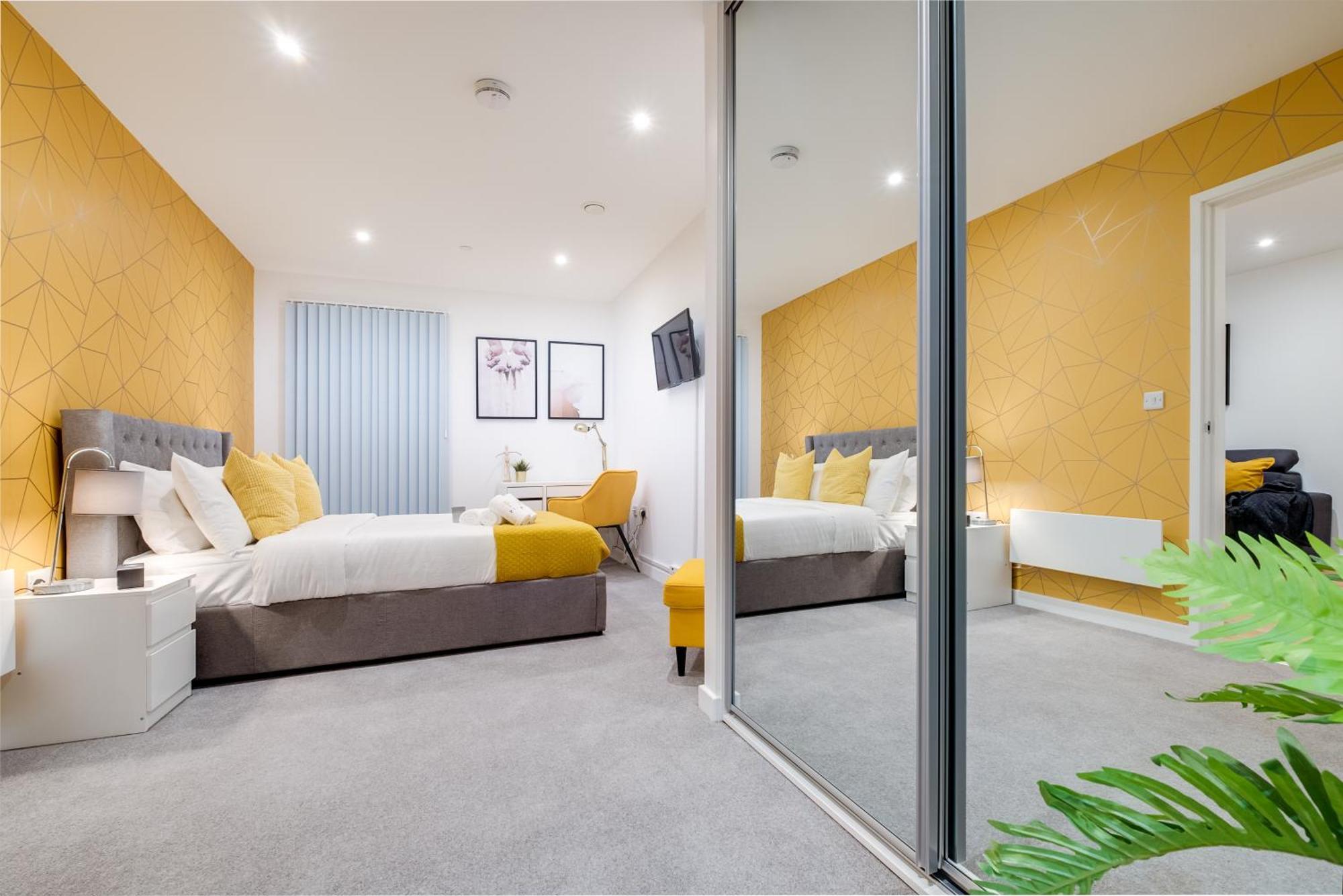Pluxa Canary Diamond - High End Luxury Apartment Birmingham