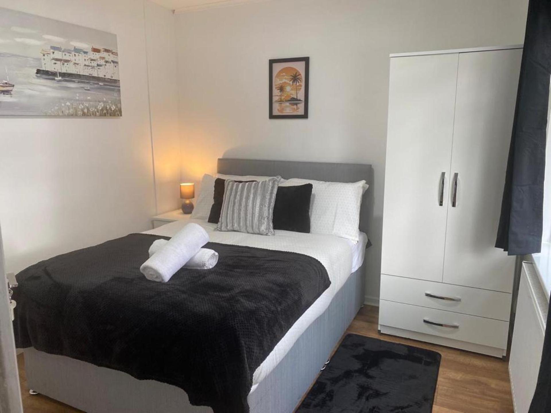 Birmingham - 4Br - Sleeps 9 - Parking - Garden