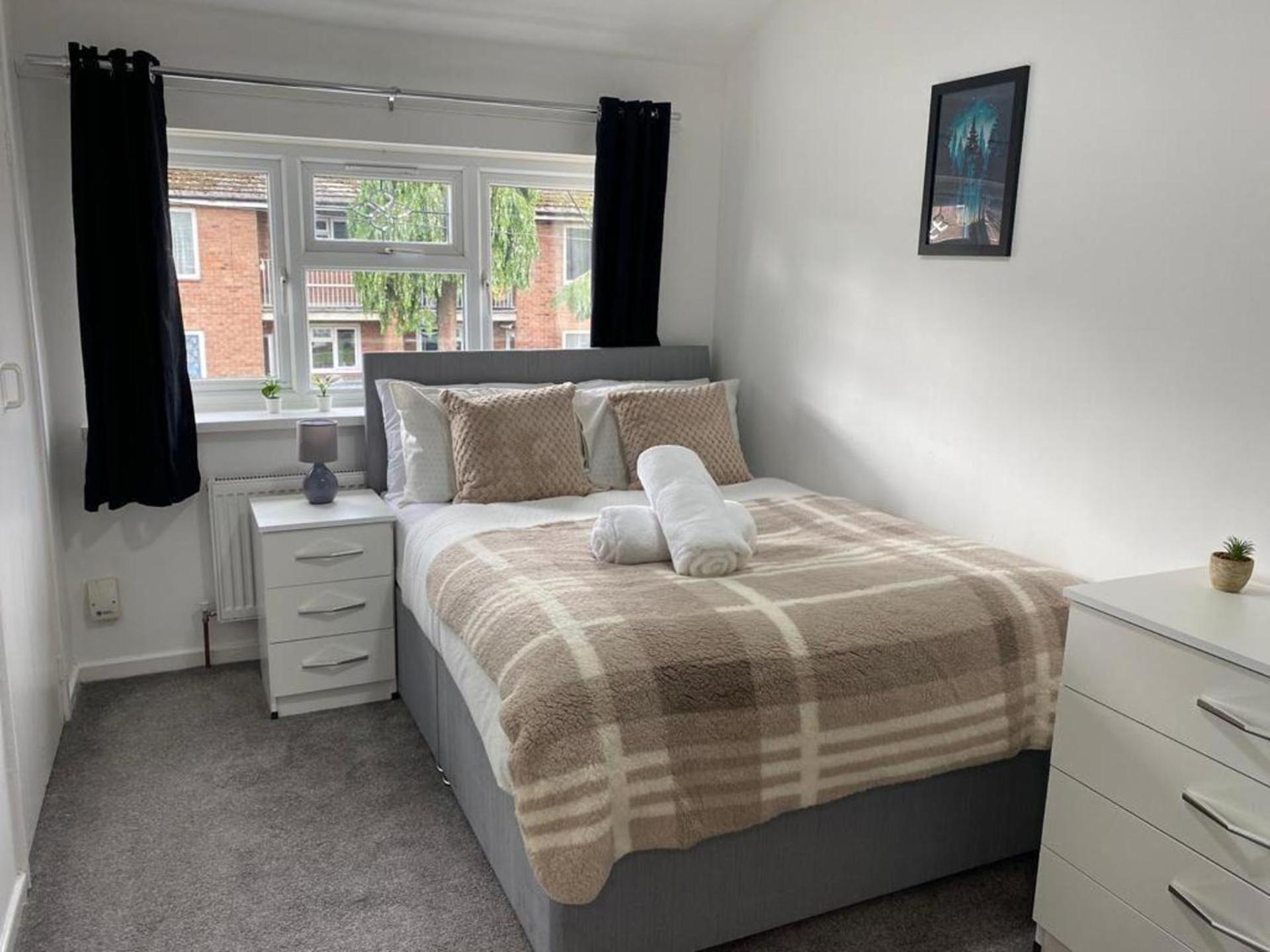 Birmingham - 4Br - Sleeps 9 - Parking - Garden