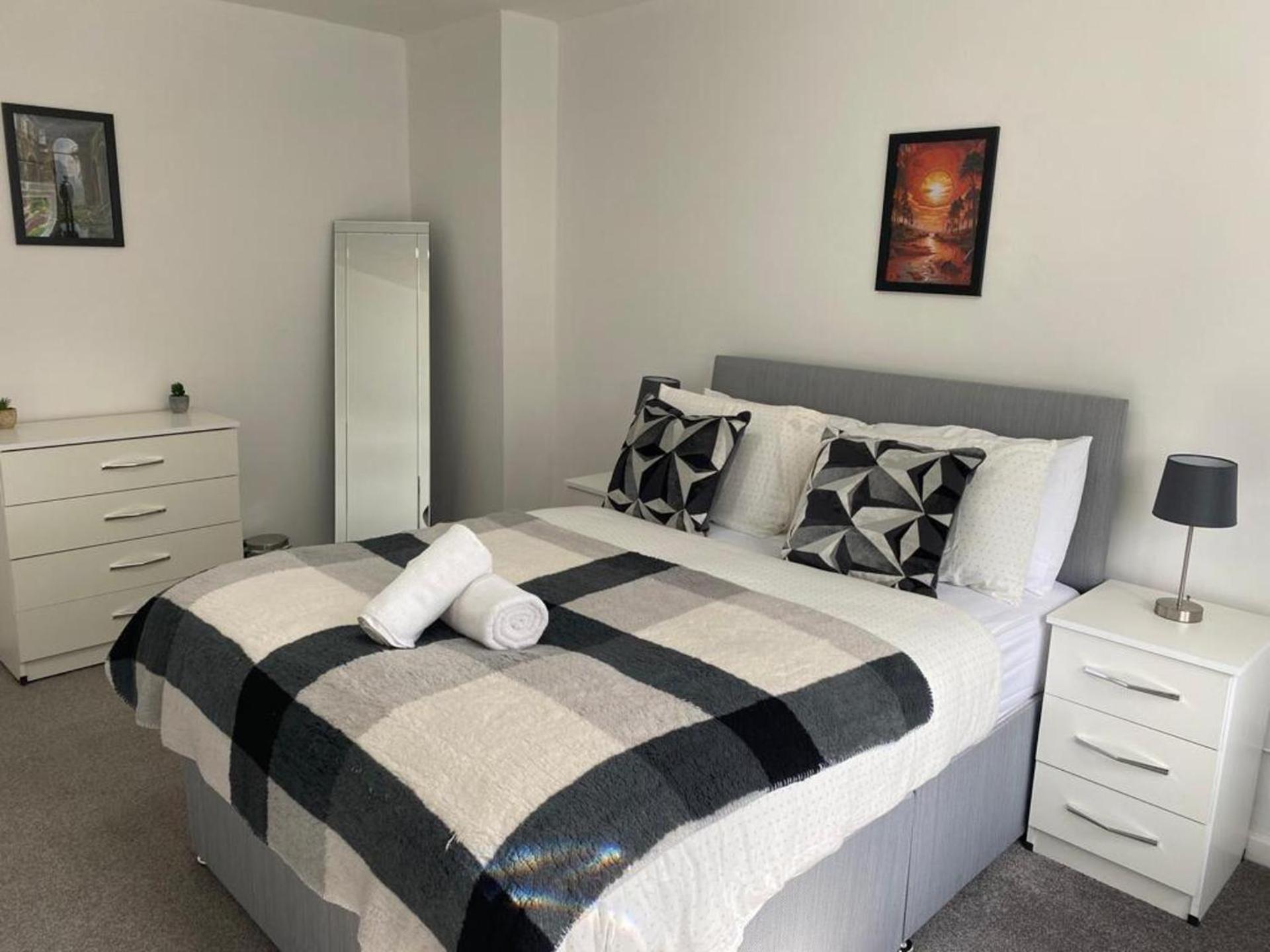 Birmingham - 4Br - Sleeps 9 - Parking - Garden Holiday home