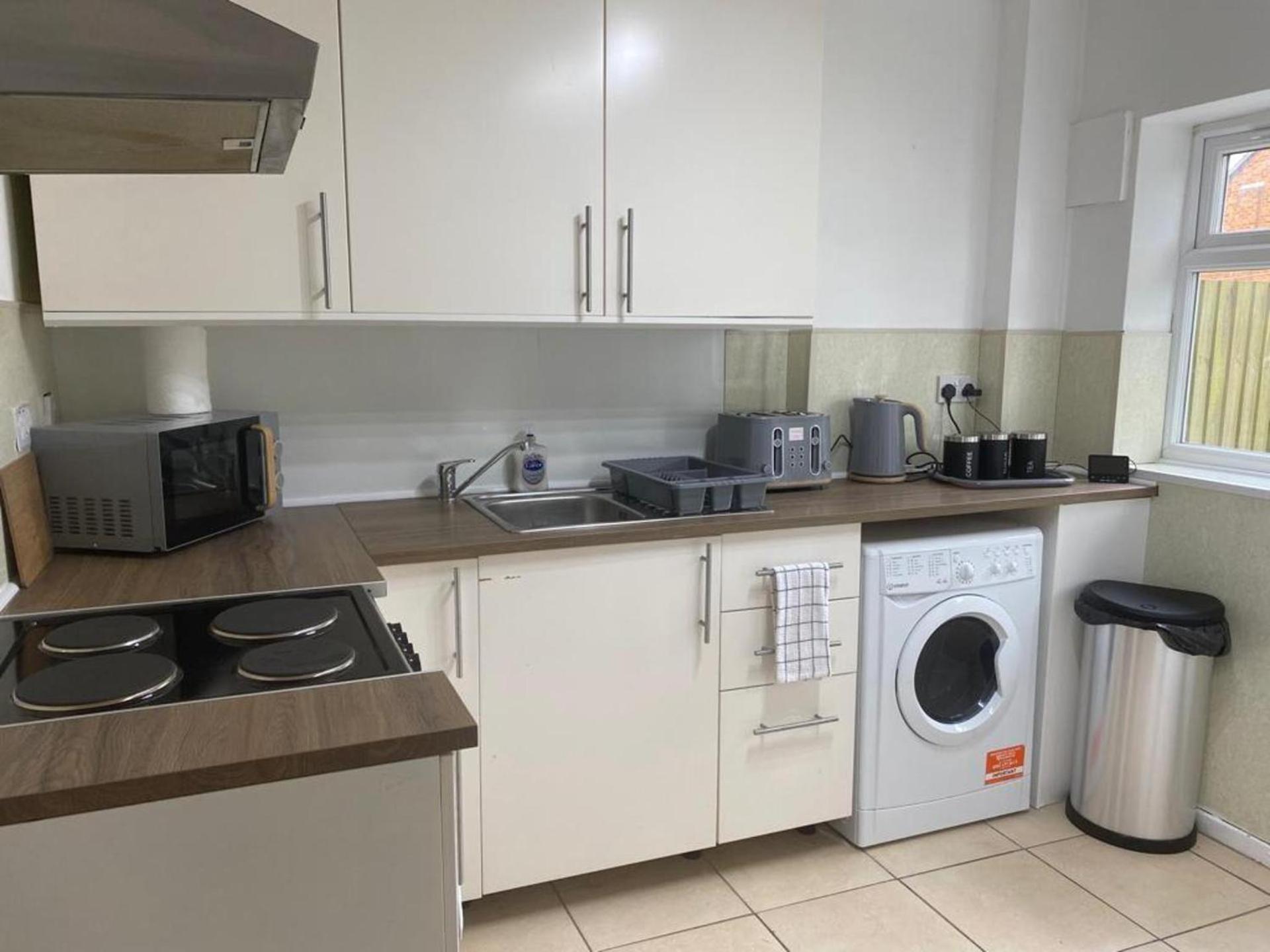 Holiday home Birmingham - 4Br - Sleeps 9 - Parking - Garden *