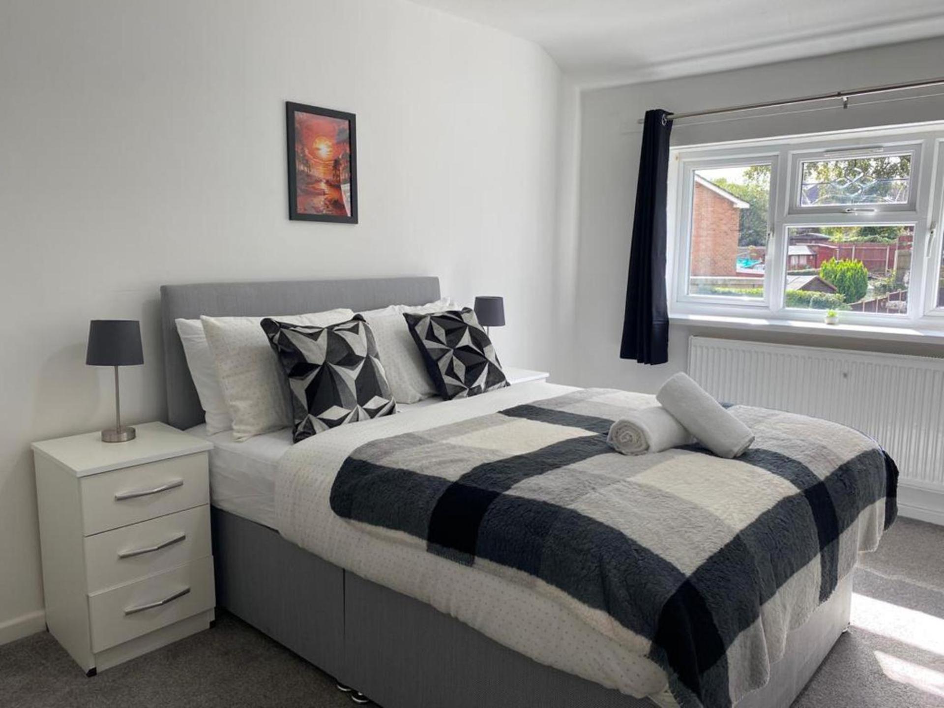 Holiday home Birmingham - 4Br - Sleeps 9 - Parking - Garden Birmingham