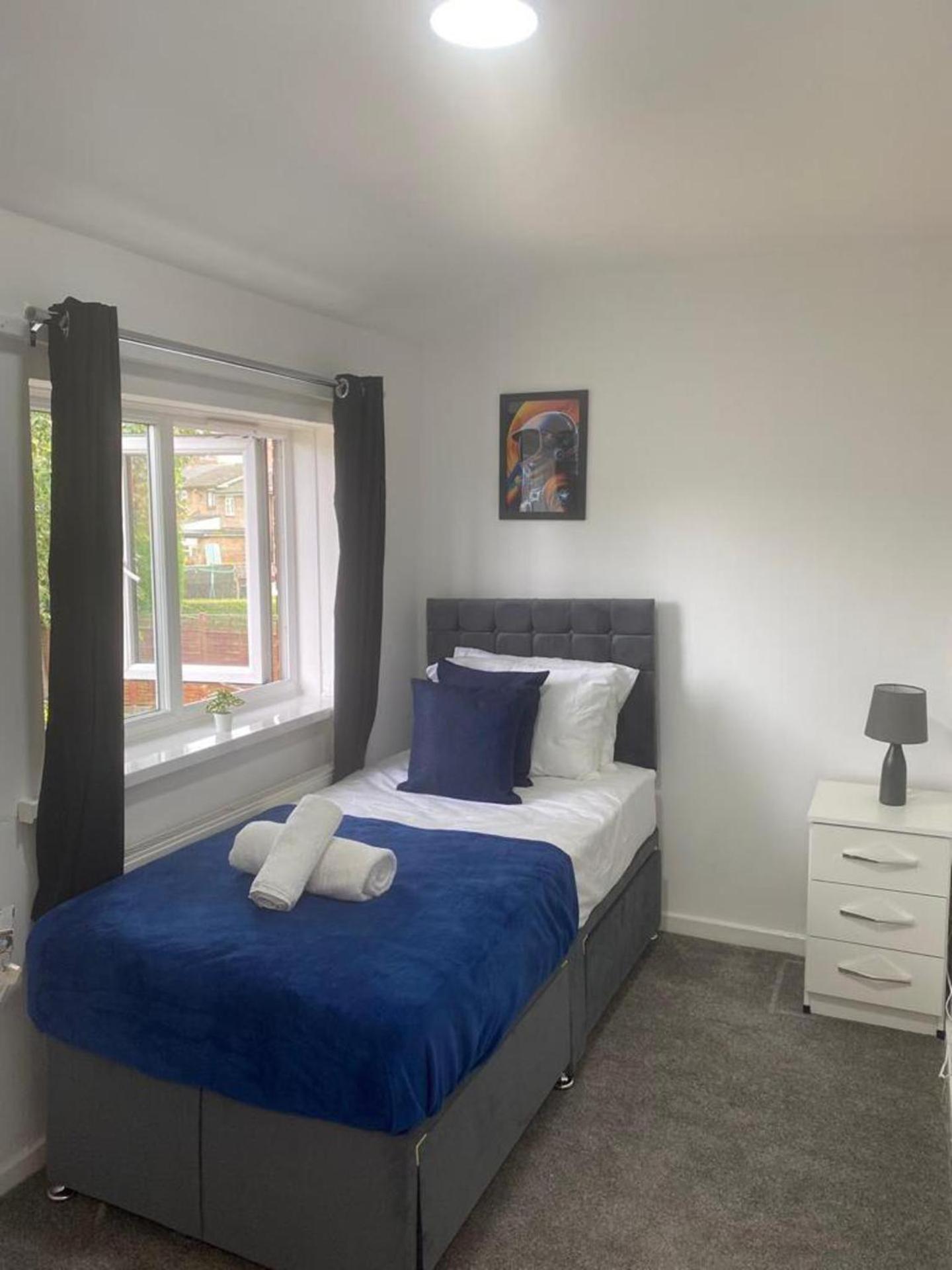 Birmingham - 4Br - Sleeps 9 - Parking - Garden Holiday home