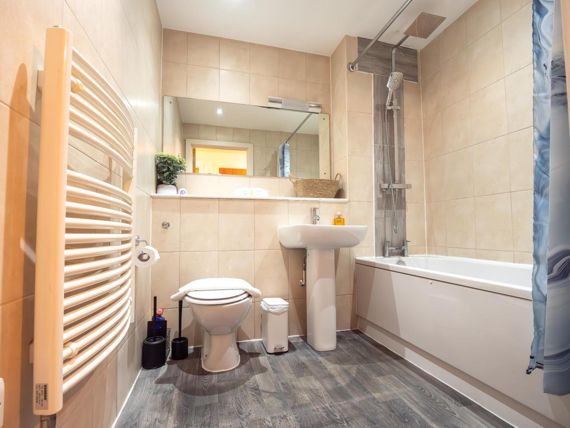 Arcadian For 3. View With Balcony * Birmingham