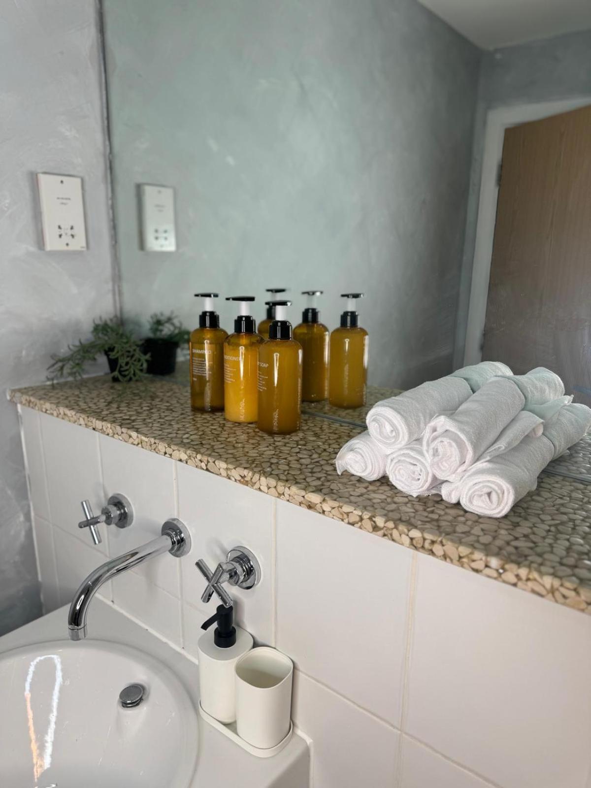 Centre - No Deposit Required- Free Parking Apartment *