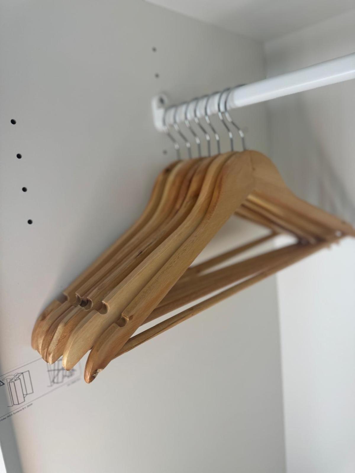 Apartment Centre - No Deposit Required- Free Parking *