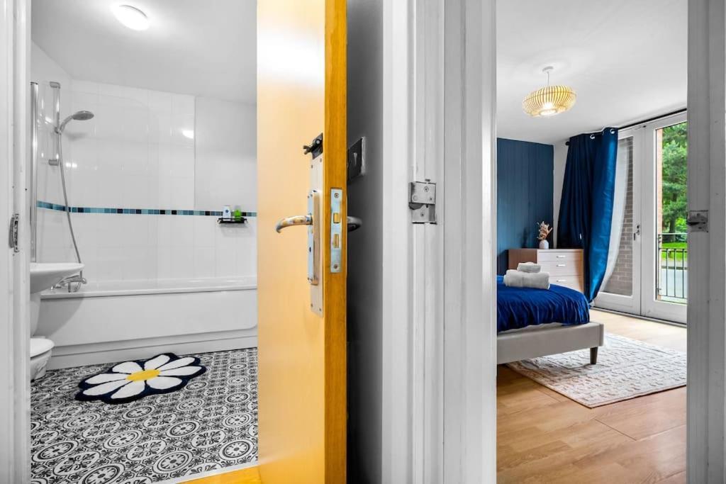 Apartment With Modern Comfort *