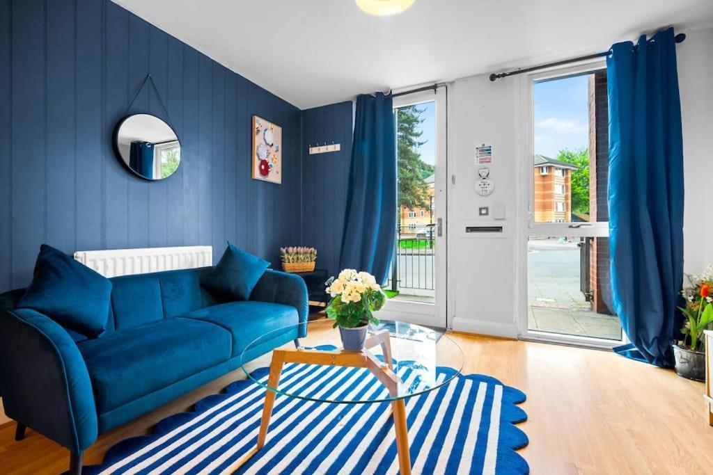 Apartment With Modern Comfort *