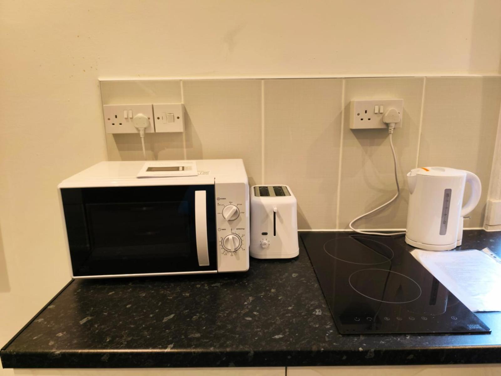 Spacious Studio Flat Near Old Talbot *