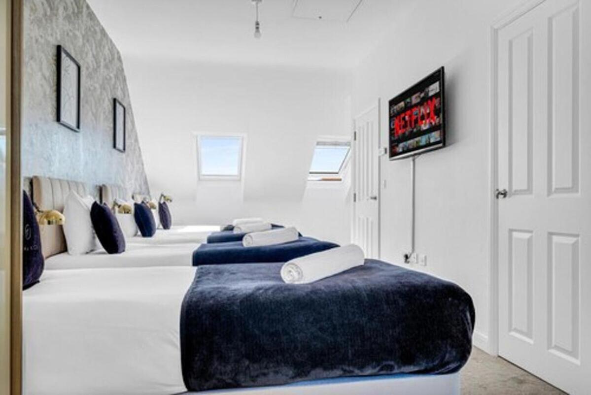 Optimal Luxury For Contractors And Large Groups 3 Bedroom 2 Bath - Sleep Unto 9 Guests- 5 Mins Drive To The Centre Pets Allowed -- Free Parking Onsite Birmingham