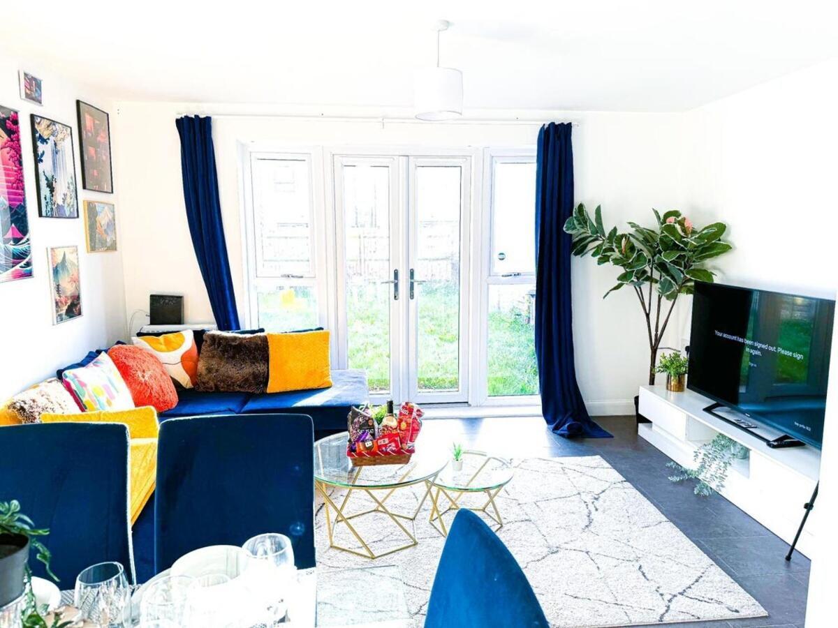 Optimal Luxury For Contractors And Large Groups 3 Bedroom 2 Bath - Sleep Unto 9 Guests- 5 Mins Drive To The Centre Pets Allowed -- Free Parking Onsite