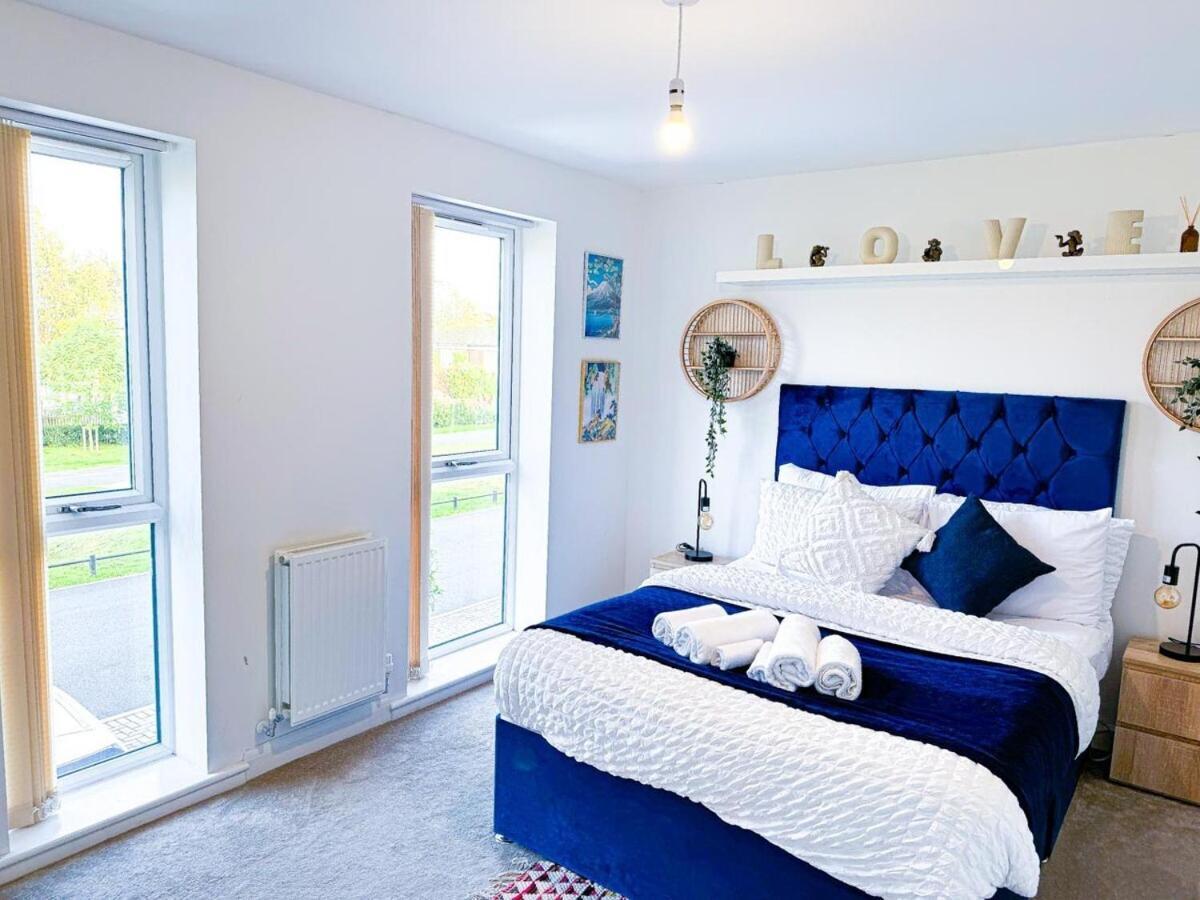 Optimal Luxury For Contractors And Large Groups 3 Bedroom 2 Bath - Sleep Unto 9 Guests- 5 Mins Drive To The Centre Pets Allowed -- Free Parking Onsite Birmingham