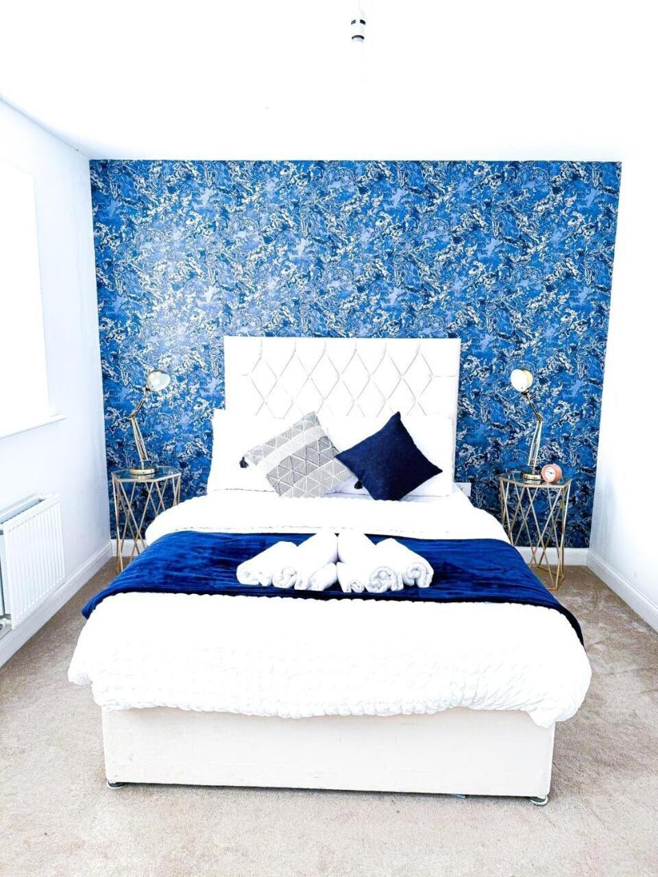 Optimal Luxury For Contractors And Large Groups 3 Bedroom 2 Bath - Sleep Unto 9 Guests- 5 Mins Drive To The Centre Pets Allowed -- Free Parking Onsite * Birmingham