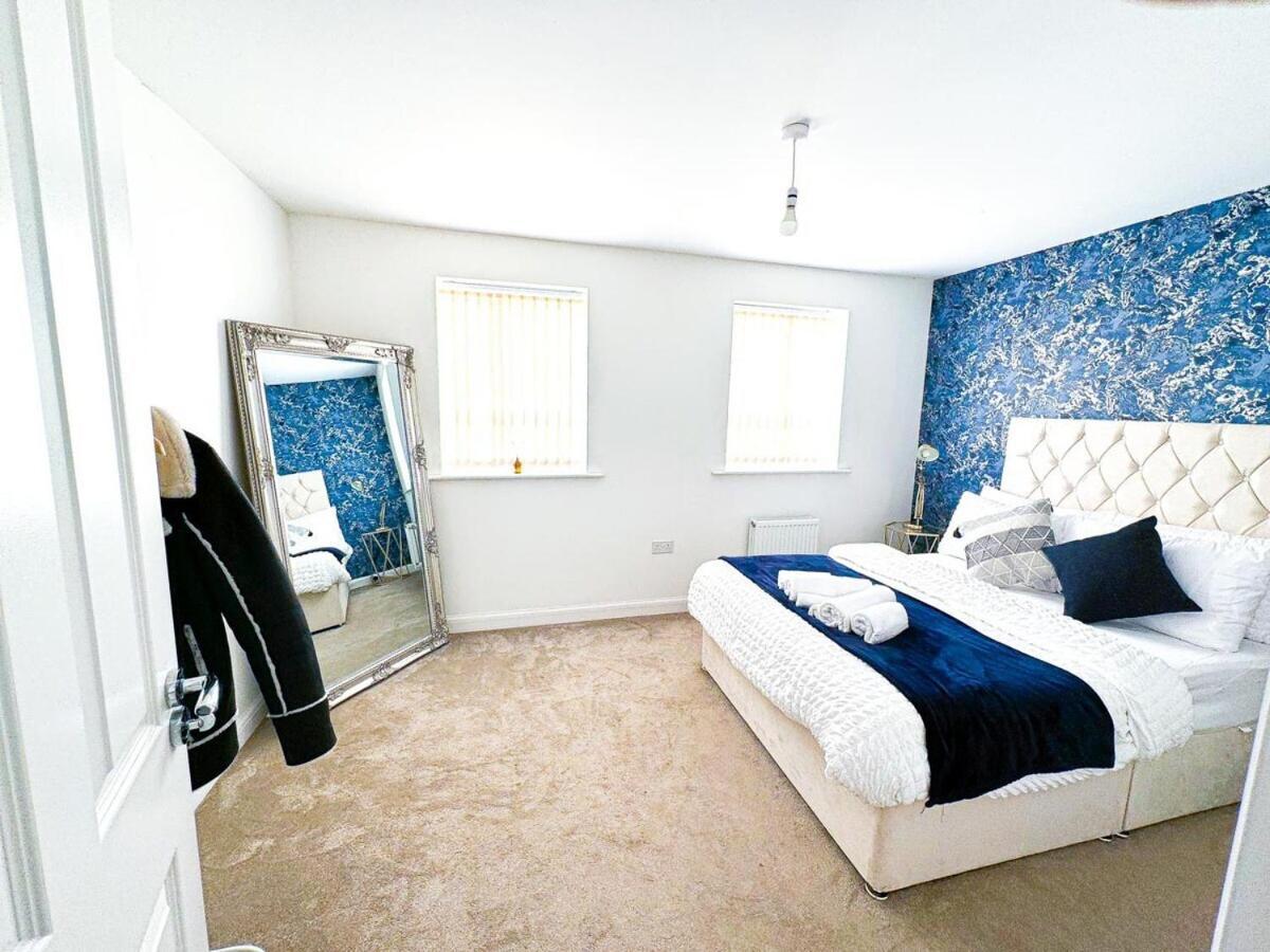 Optimal Luxury For Contractors And Large Groups 3 Bedroom 2 Bath - Sleep Unto 9 Guests- 5 Mins Drive To The Centre Pets Allowed -- Free Parking Onsite *