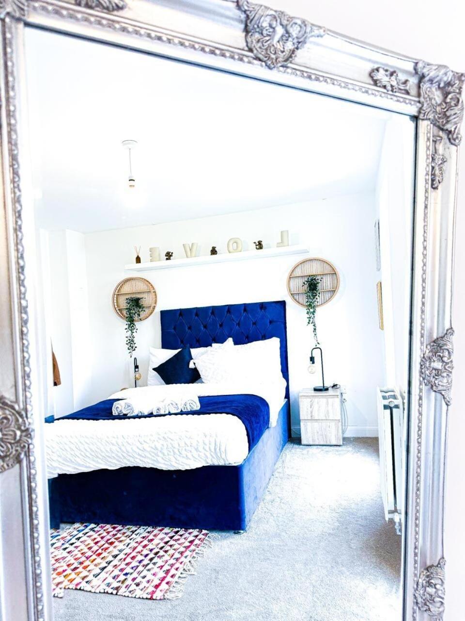 Optimal Luxury For Contractors And Large Groups 3 Bedroom 2 Bath - Sleep Unto 9 Guests- 5 Mins Drive To The Centre Pets Allowed -- Free Parking Onsite Birmingham