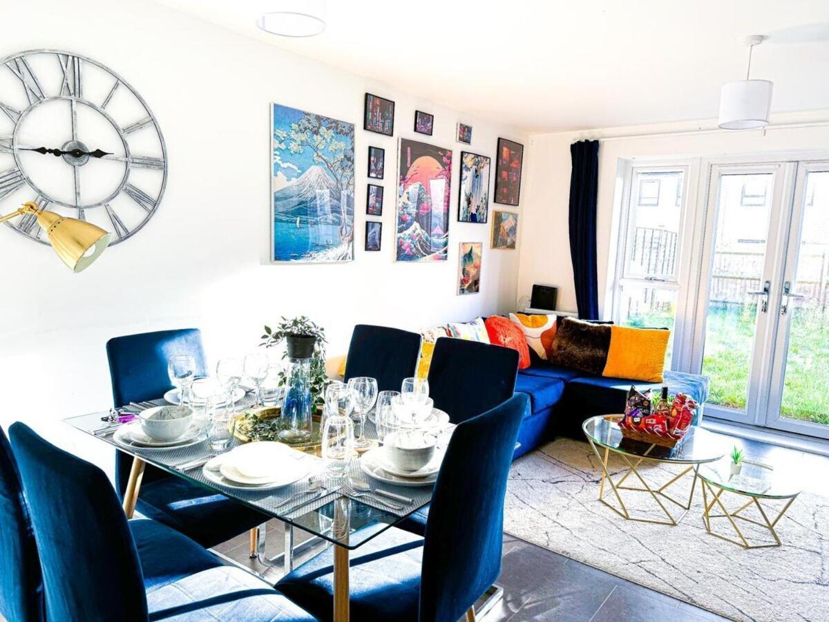 Optimal Luxury For Contractors And Large Groups 3 Bedroom 2 Bath - Sleep Unto 9 Guests- 5 Mins Drive To The Centre Pets Allowed -- Free Parking Onsite