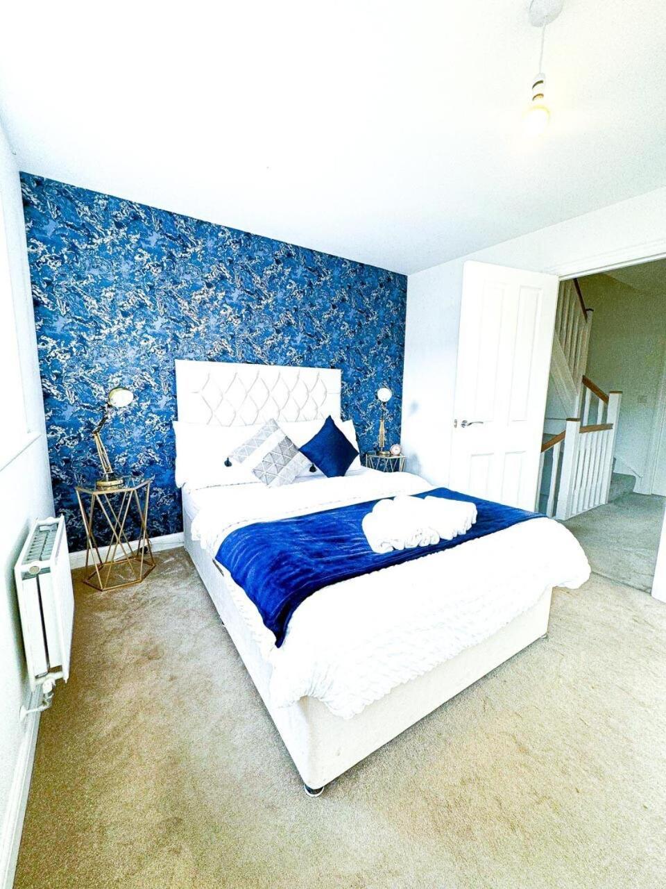 Optimal Luxury For Contractors And Large Groups 3 Bedroom 2 Bath - Sleep Unto 9 Guests- 5 Mins Drive To The Centre Pets Allowed -- Free Parking Onsite * Birmingham