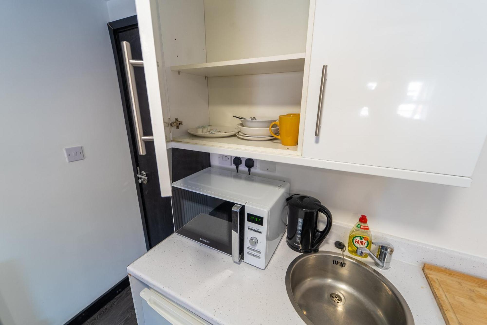 Apartment Compact Available Close To Uob And 10mins From The City!