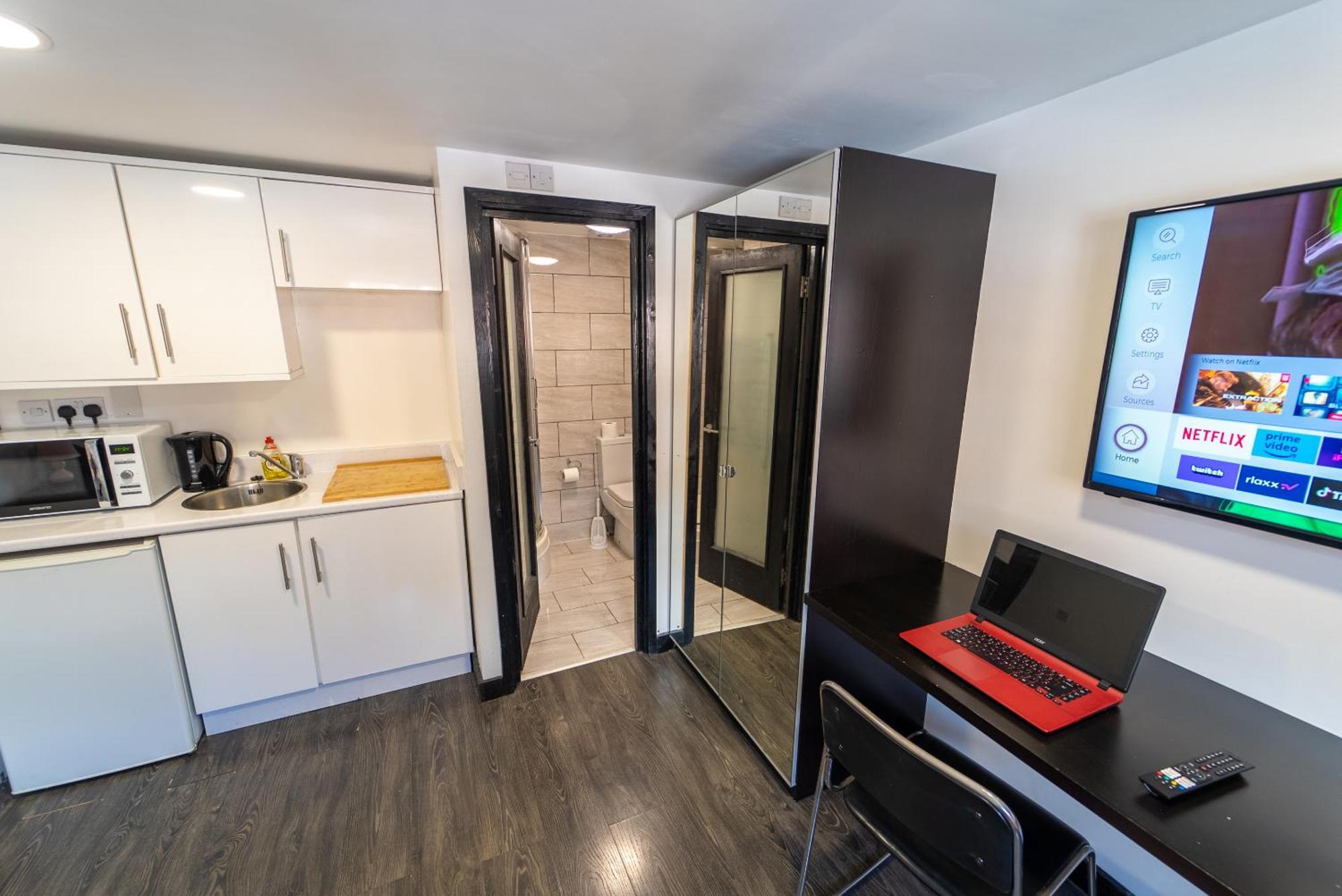 Compact Available Close To Uob And 10mins From The City! Apartment