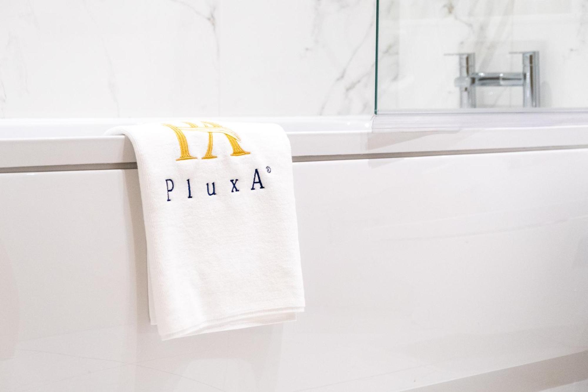 Pluxa Creme Opulence 5 Star Beautiful High End In Centre Birmingham
