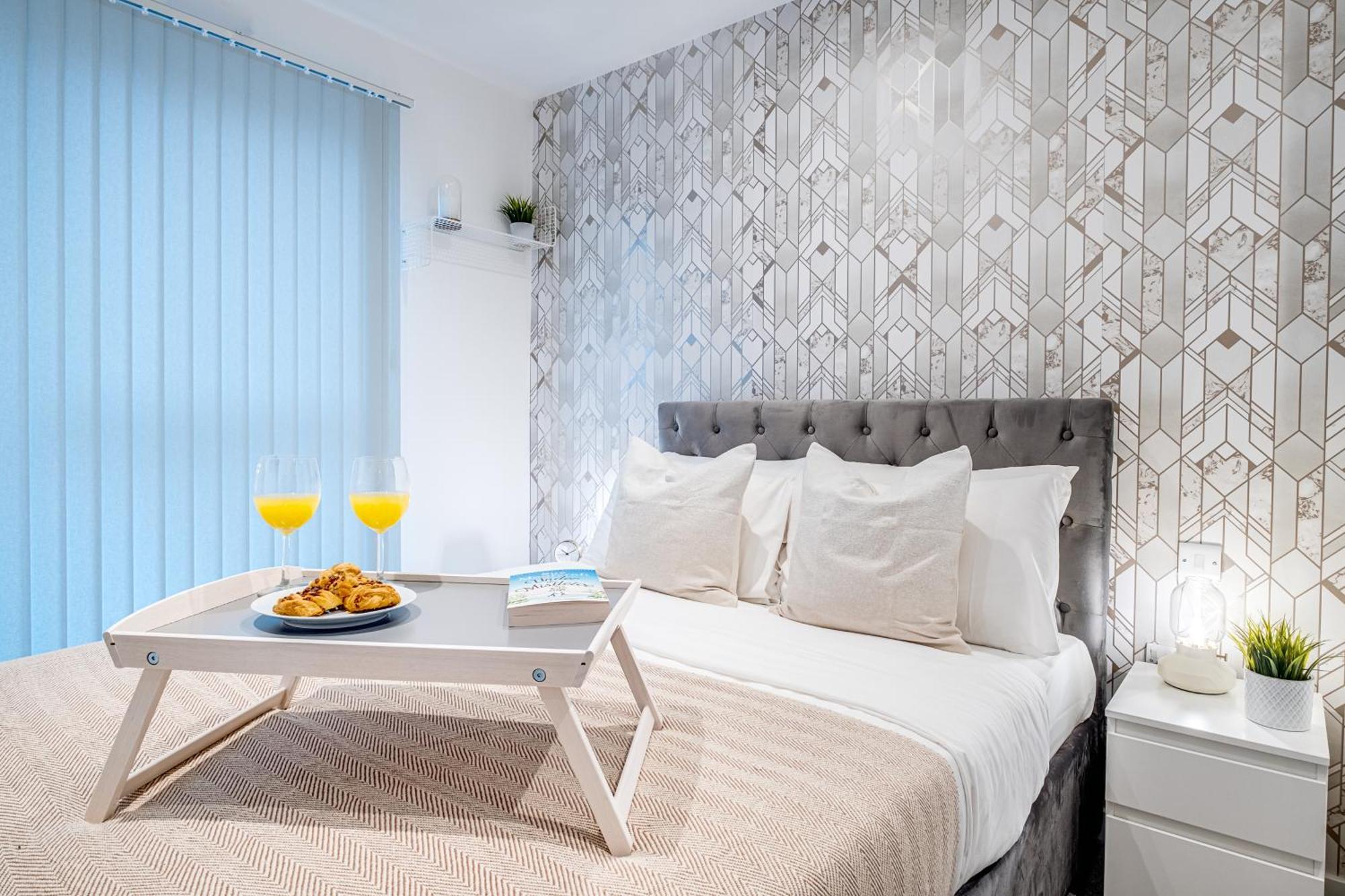 Pluxa Creme Opulence 5 Star Beautiful High End In Centre Apartment *