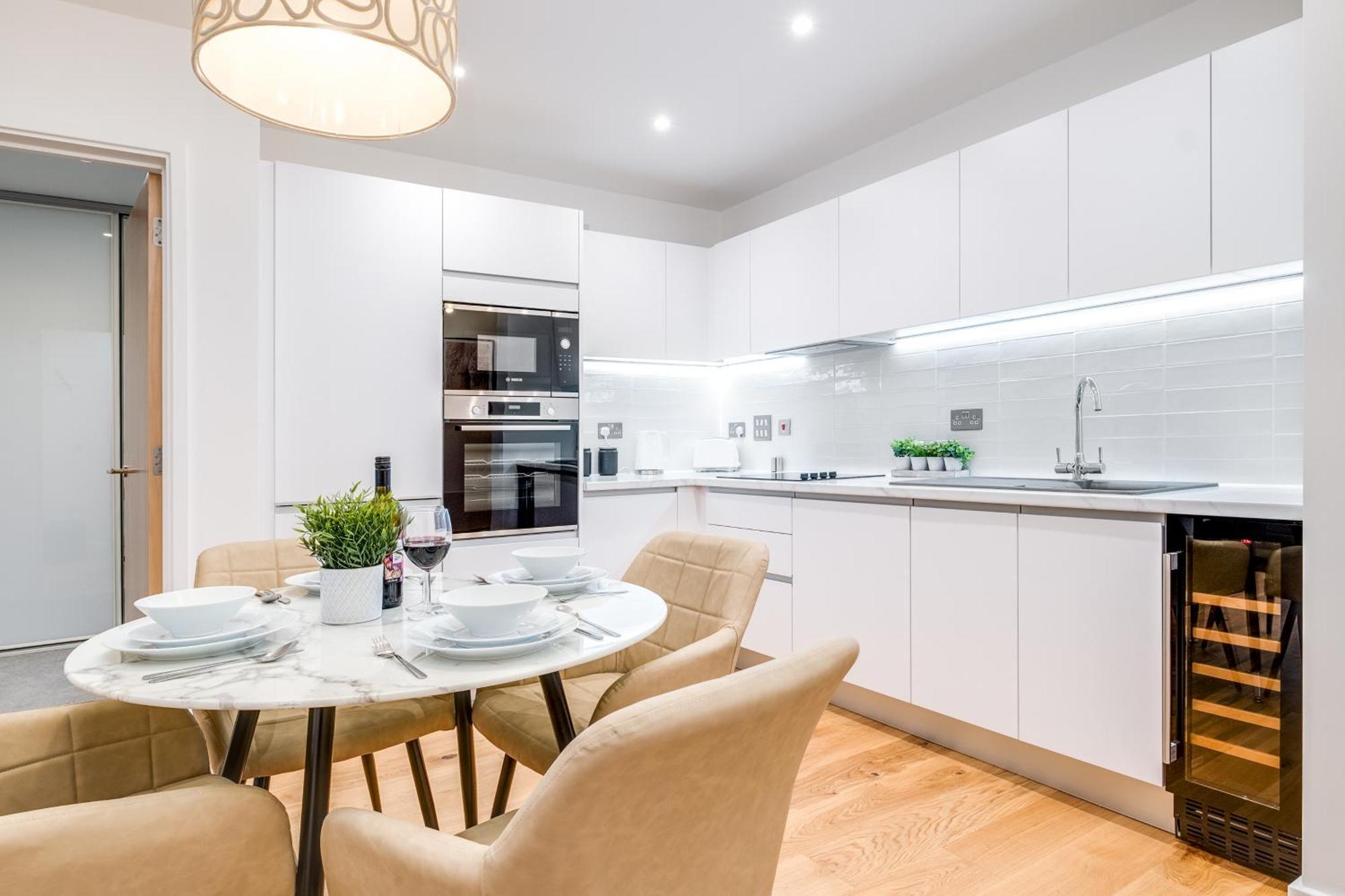 Apartment Pluxa Creme Opulence 5 Star Beautiful High End In Centre *