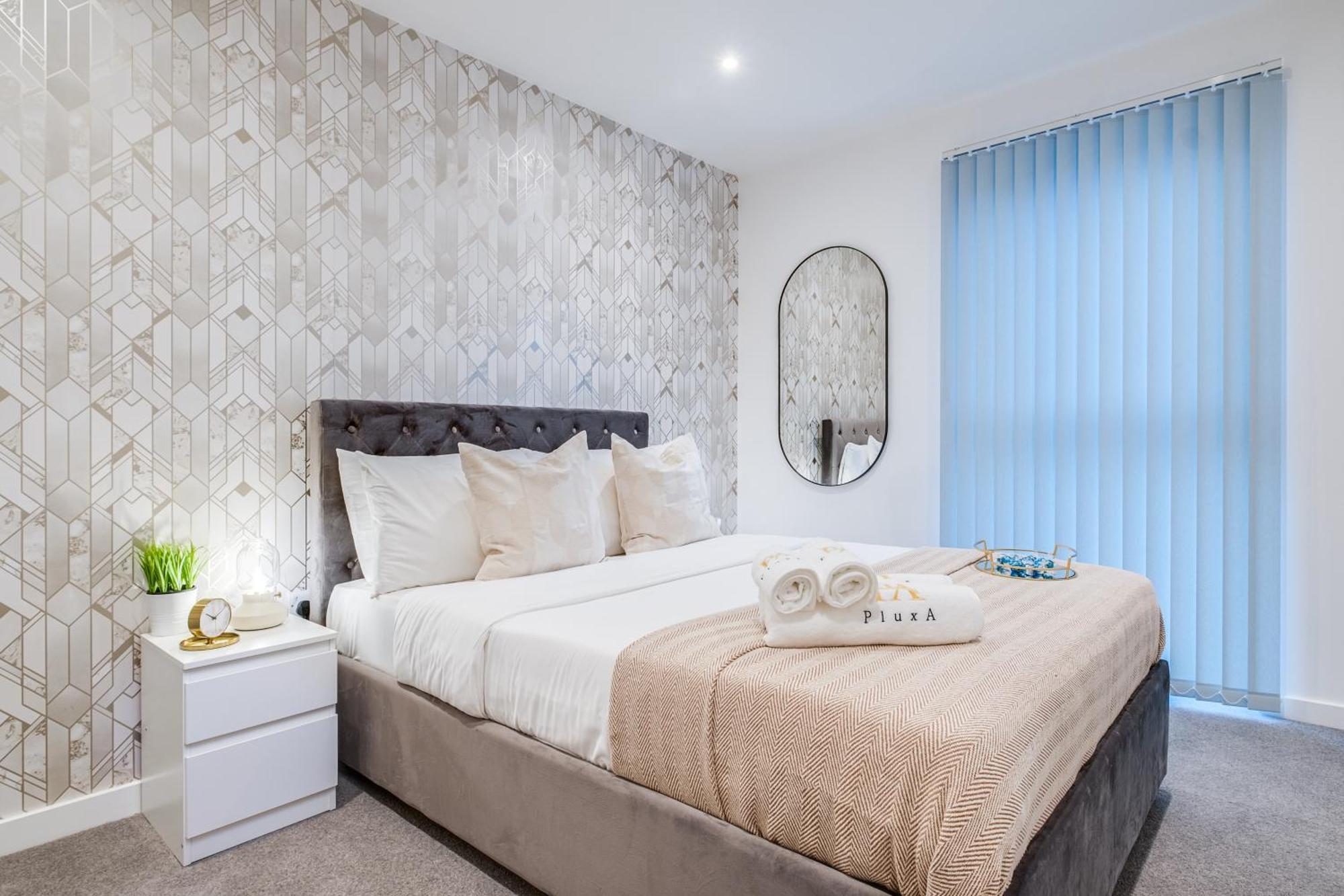 Pluxa Creme Opulence 5 Star Beautiful High End In Centre Birmingham
