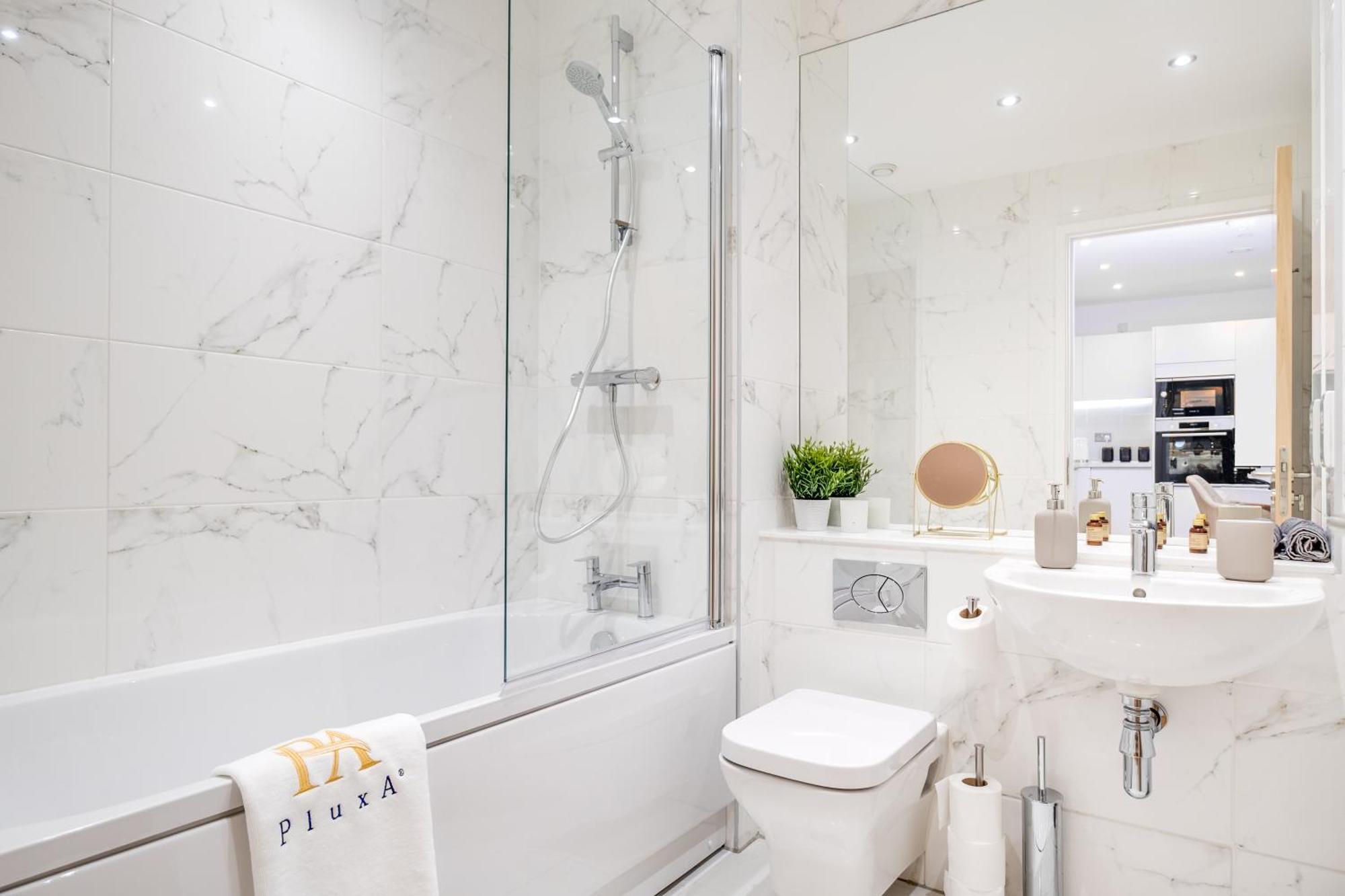 Apartment Pluxa Creme Opulence 5 Star Beautiful High End In Centre