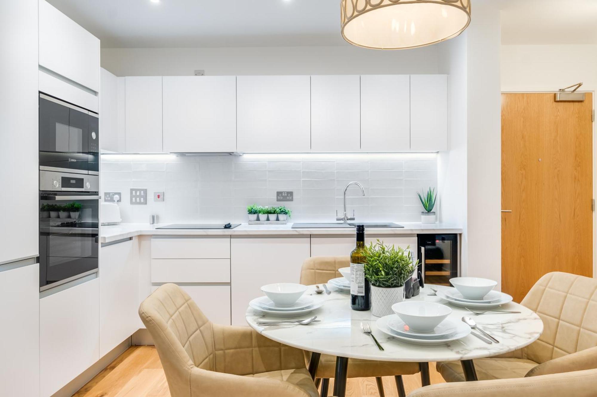 Pluxa Creme Opulence 5 Star Beautiful High End In Centre Apartment *