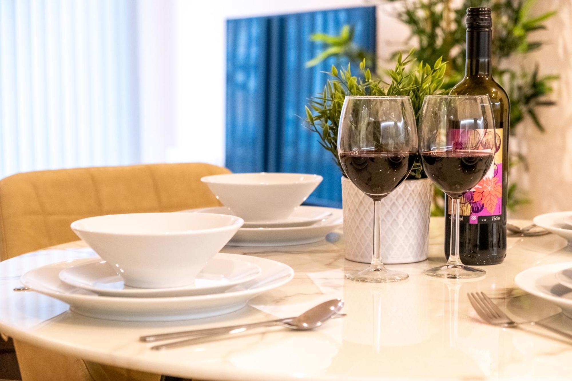 Pluxa Creme Opulence 5 Star Beautiful High End In Centre Apartment Birmingham