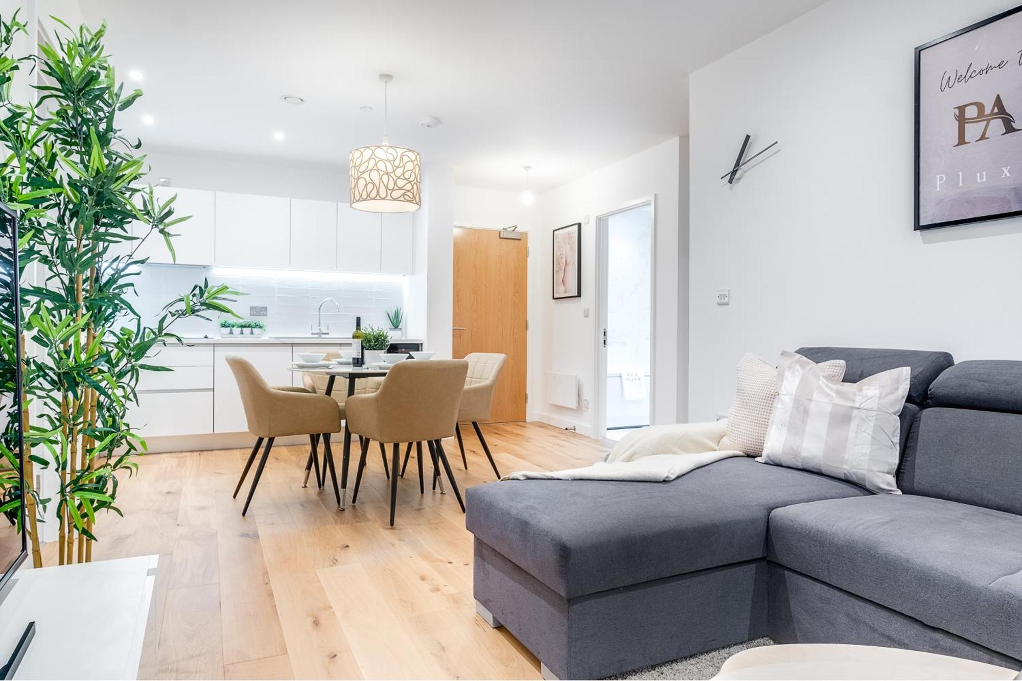 Pluxa Creme Opulence 5 Star Beautiful High End In Centre