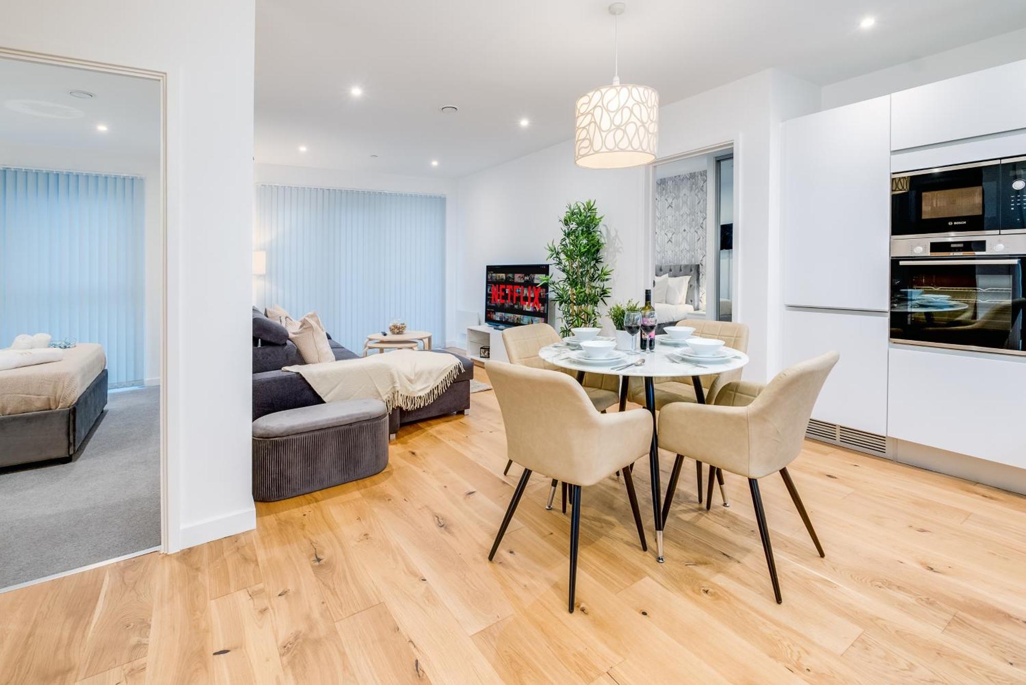 Pluxa Creme Opulence 5 Star Beautiful High End In Centre