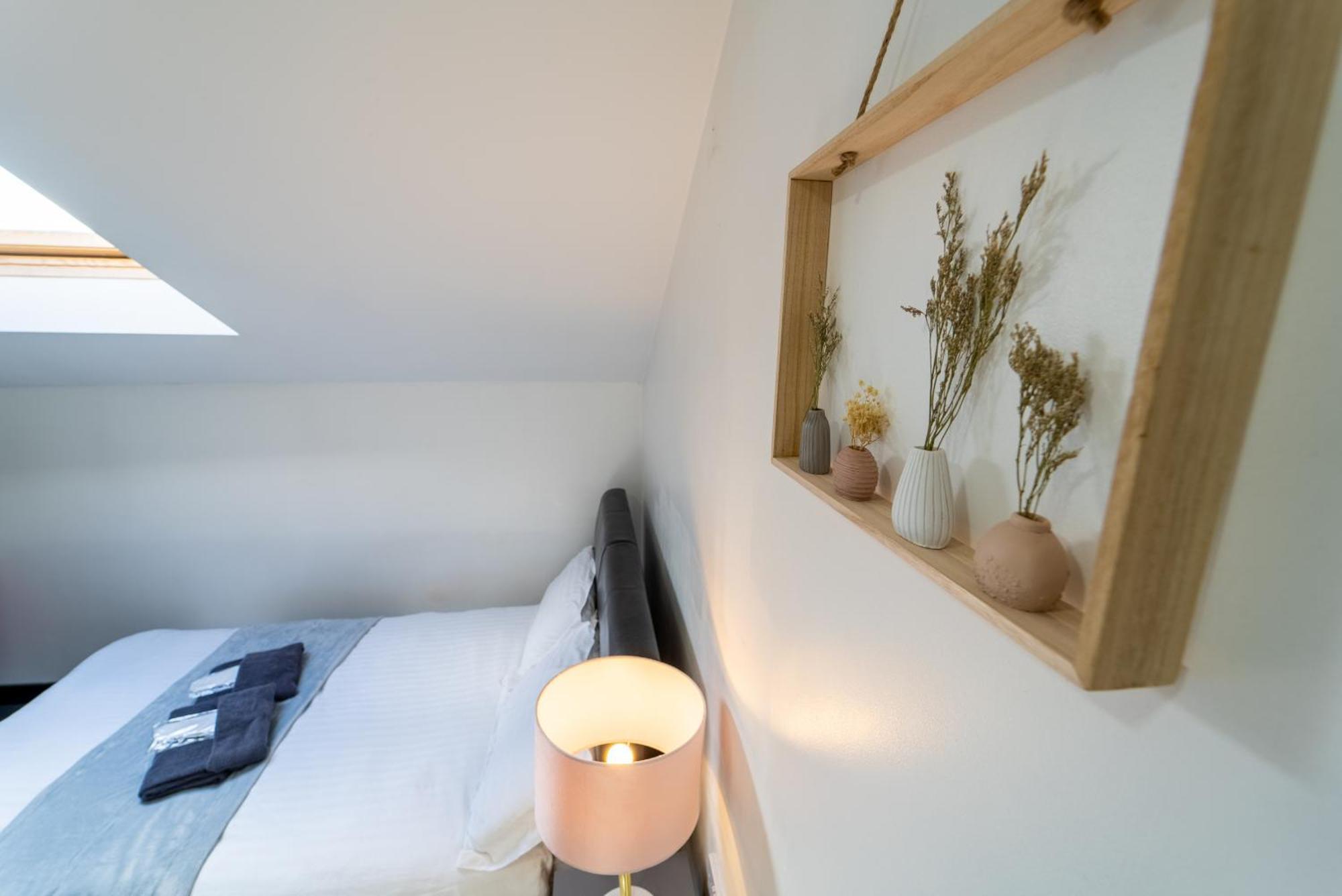 Staysa Equipped Near Qe And Uob In Close To The City! Apartment *