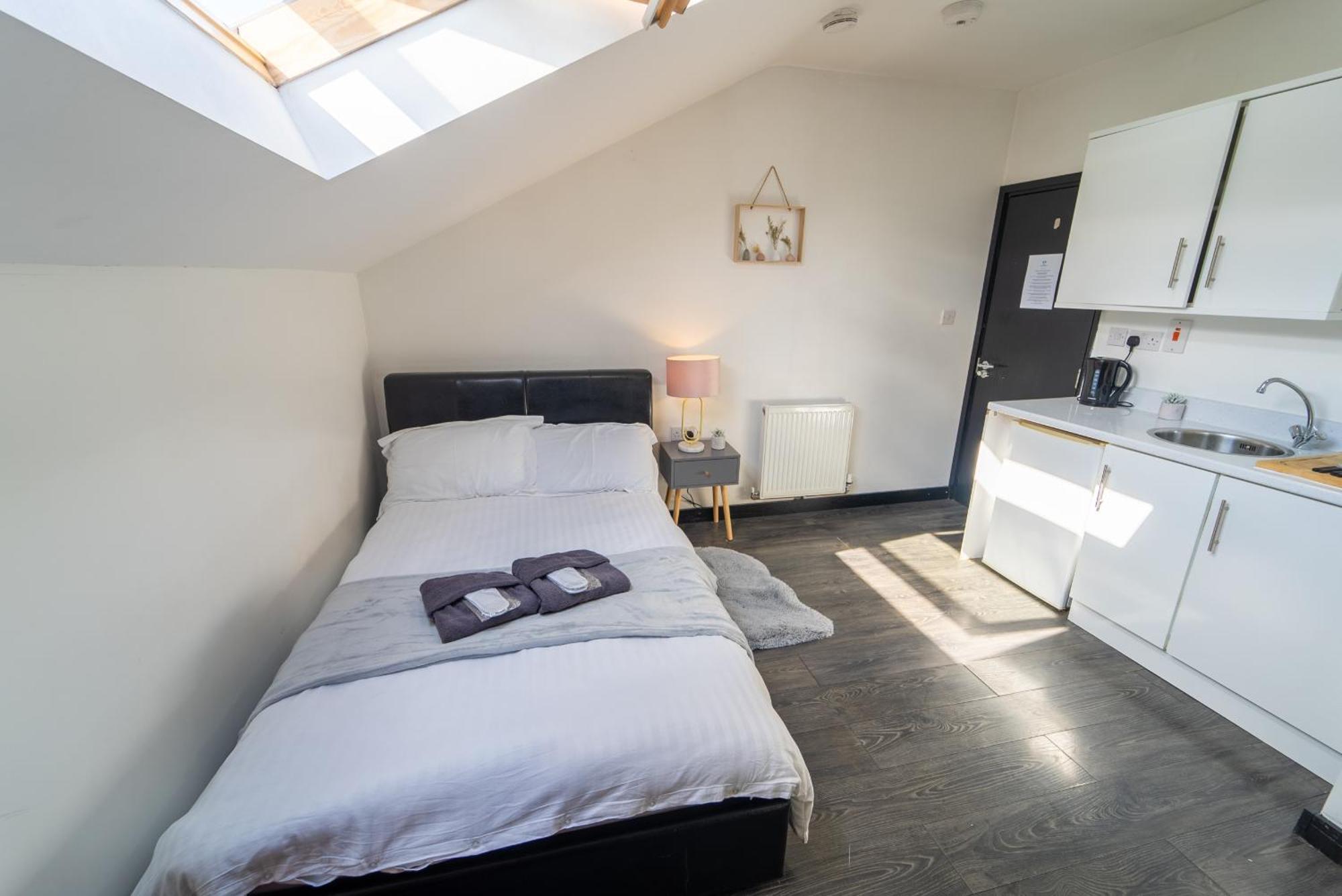 Staysa Equipped Near Qe And Uob In Close To The City!