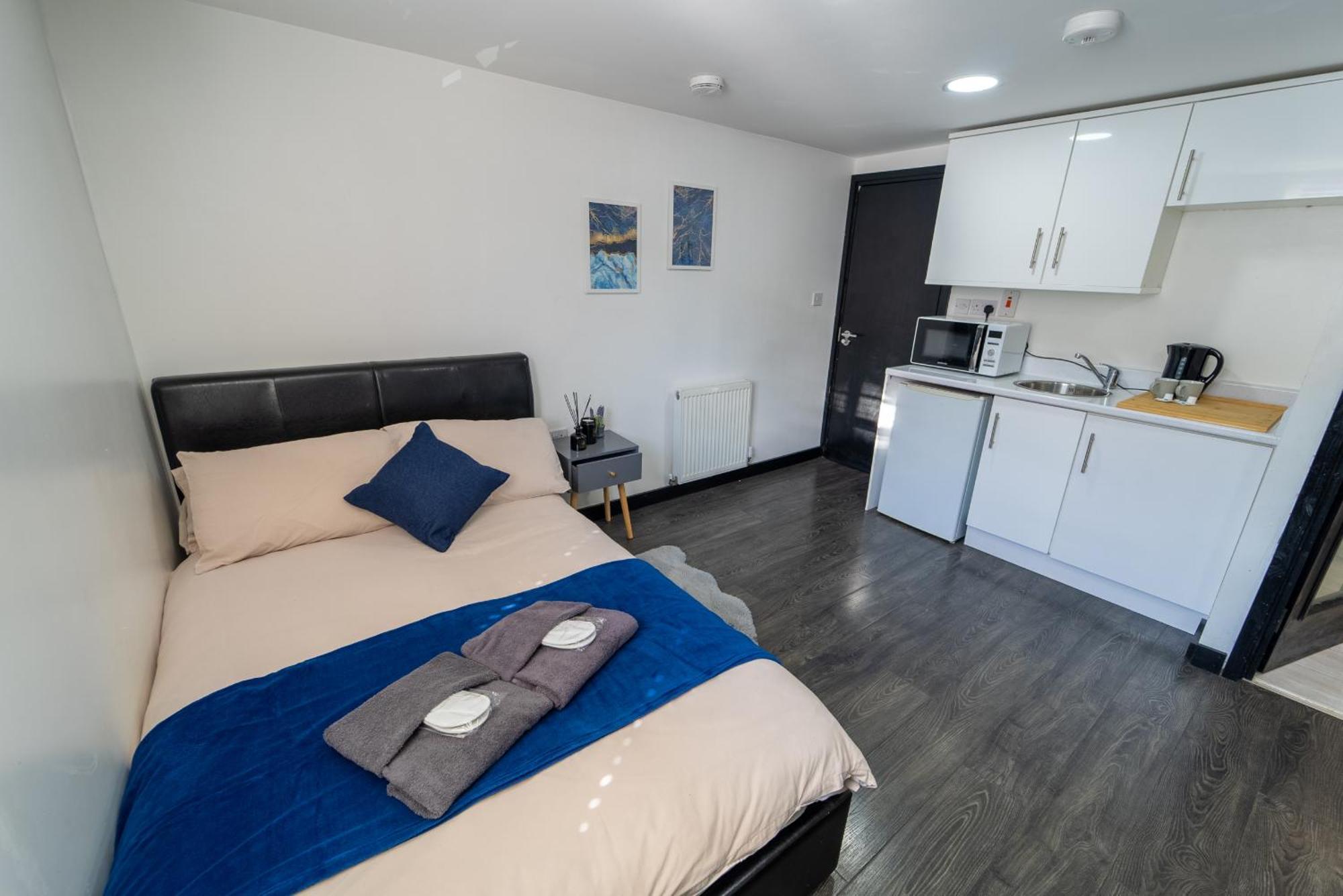 Apartment Staysa Equipped Near Qe And Uob In Close To The City! *