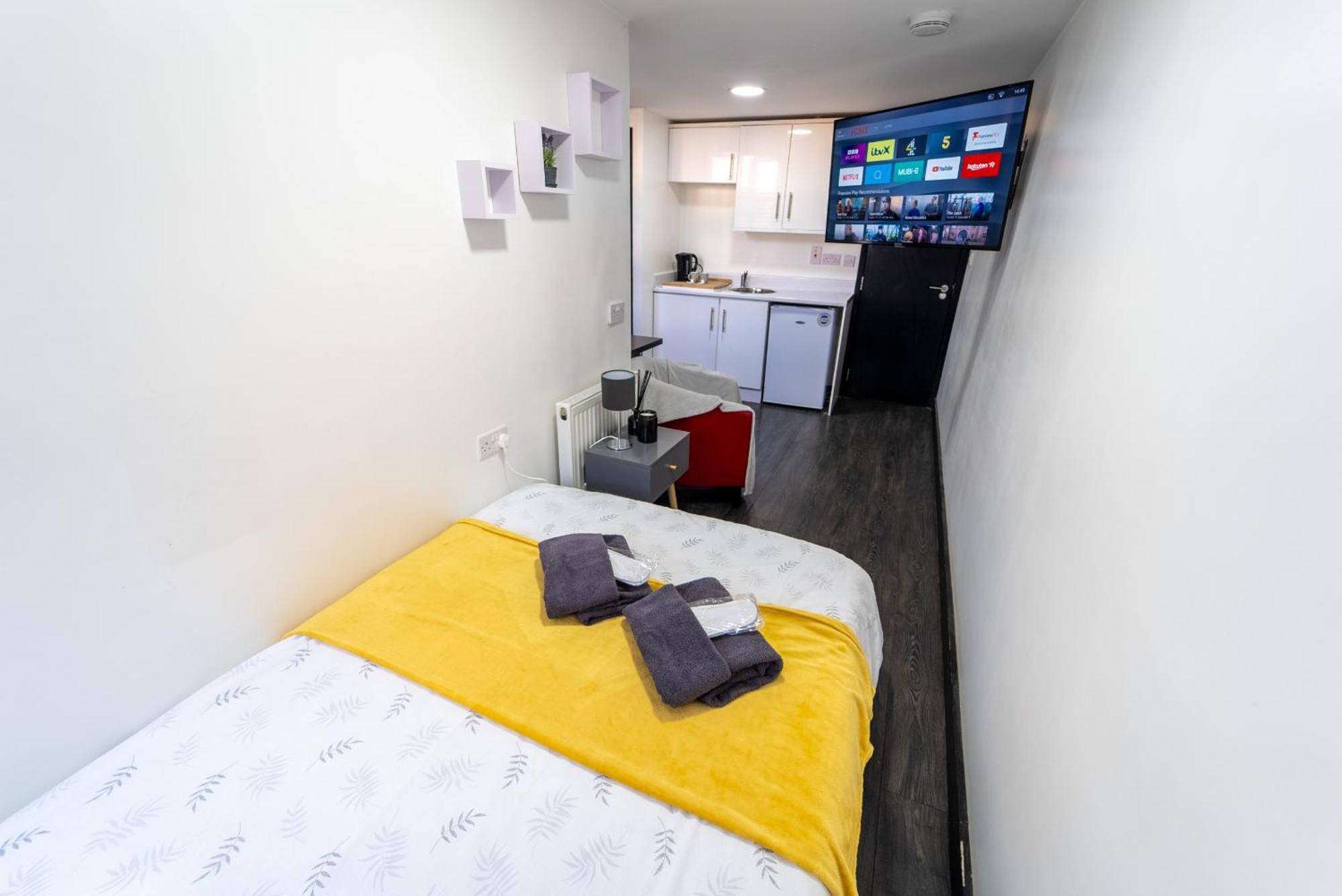 Staysa Equipped Near Qe And Uob In Close To The City!