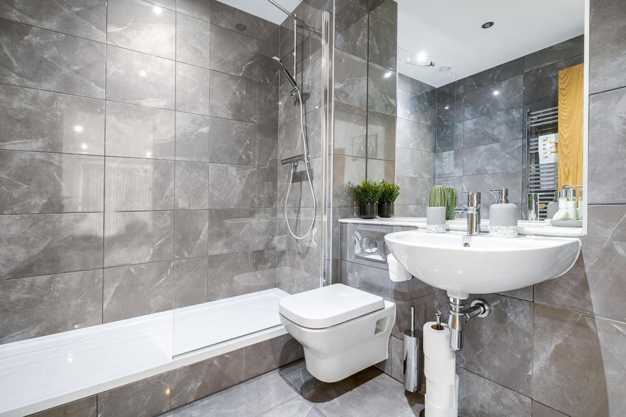 Apartment Pluxa Emerald Luxury - Walk To Attractions, Transport Nearby Birmingham
