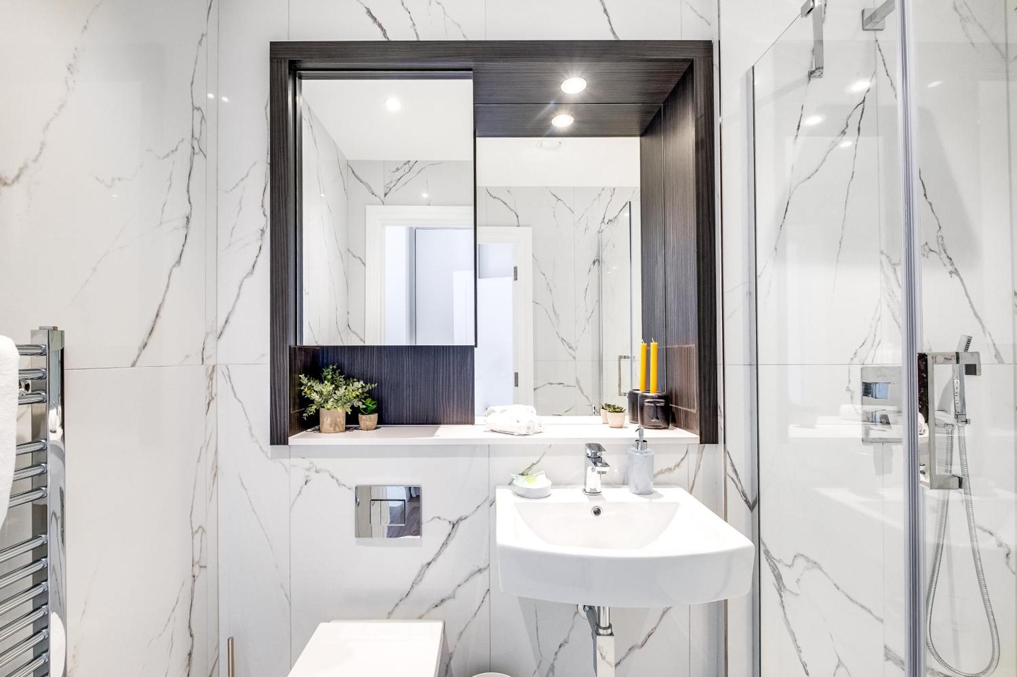 Pluxa Nero Deluxe - Bliss 2bath, Walk To Transit *