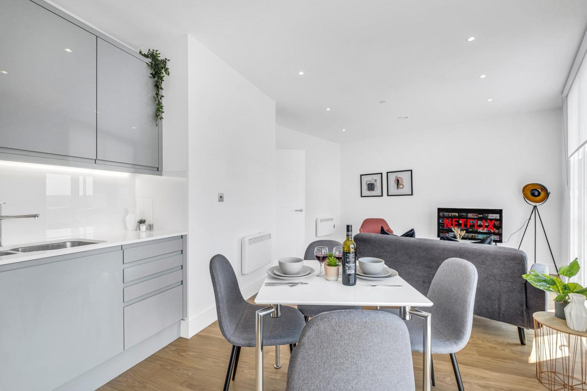 Apartment Pluxa Nero Deluxe - Bliss 2bath, Walk To Transit