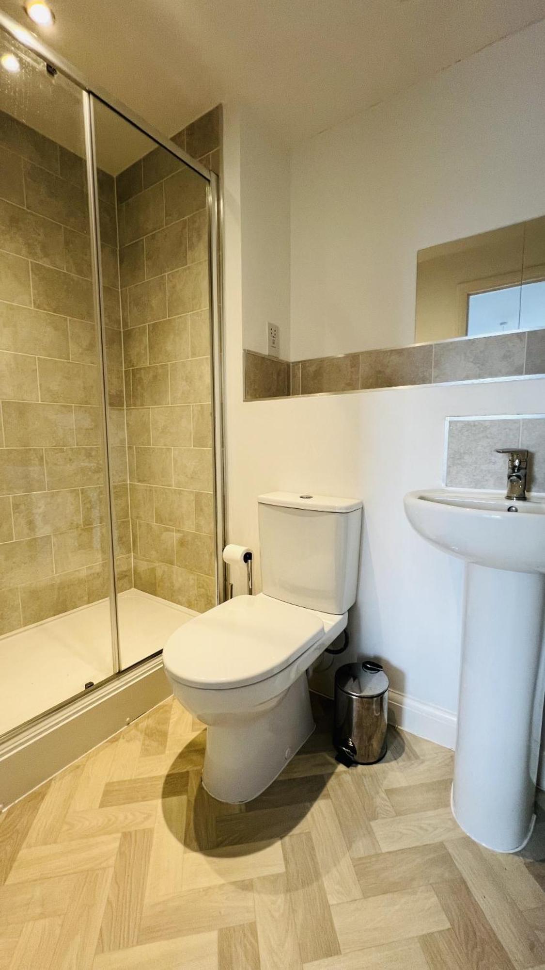 Apartment City 2 Bed 2 Bath- Netflix - Off-street Parking - Wifi *