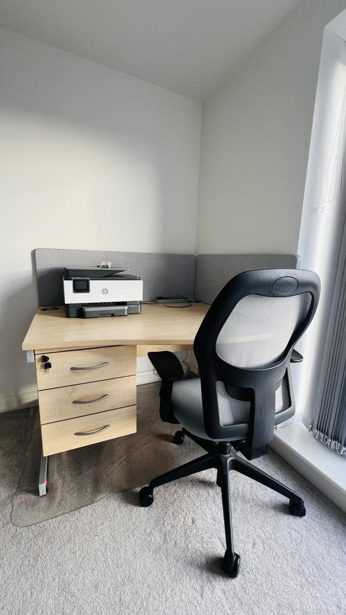 City 2 Bed 2 Bath- Netflix - Off-street Parking - Wifi Apartment *