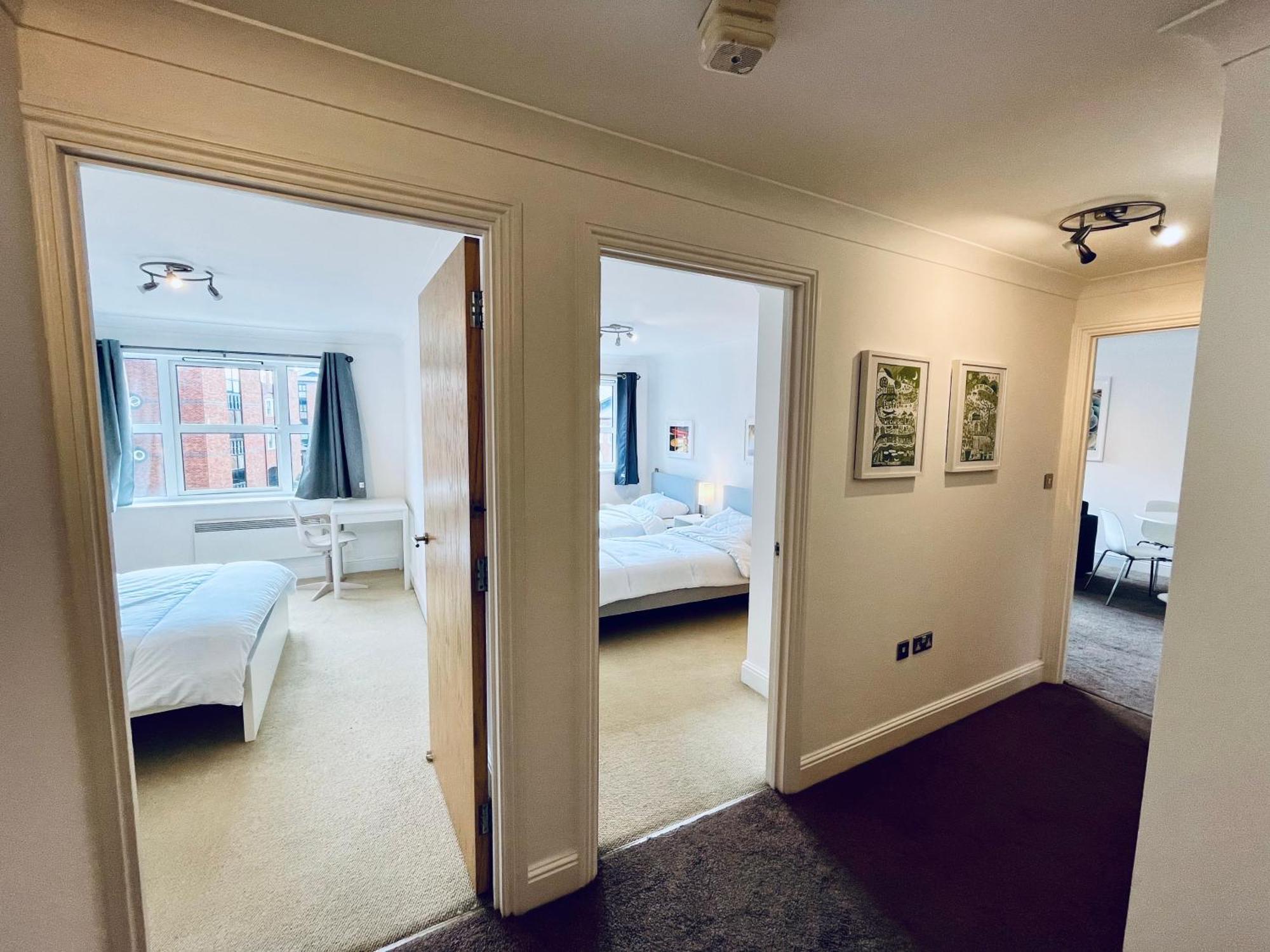 Exquisite Centre - Recently Refurbed - 2 Bed 2 Bath - Free Parking - Netflix Amazon