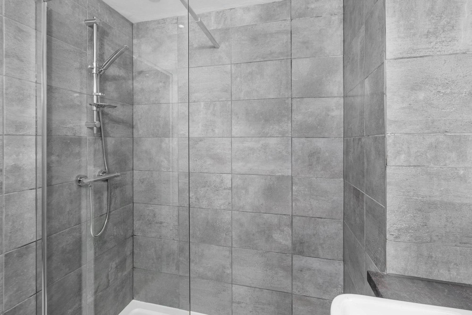 City Centre Penthouse - Large Balcony - 2 Bedroom - Secure Parking 1001m Birmingham