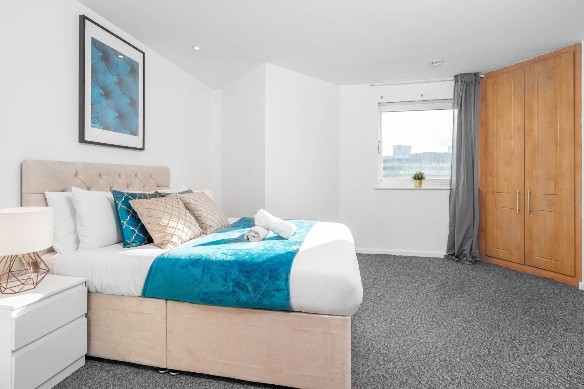 City Centre Penthouse - Large Balcony - 2 Bedroom - Secure Parking 1001m Apartment Birmingham