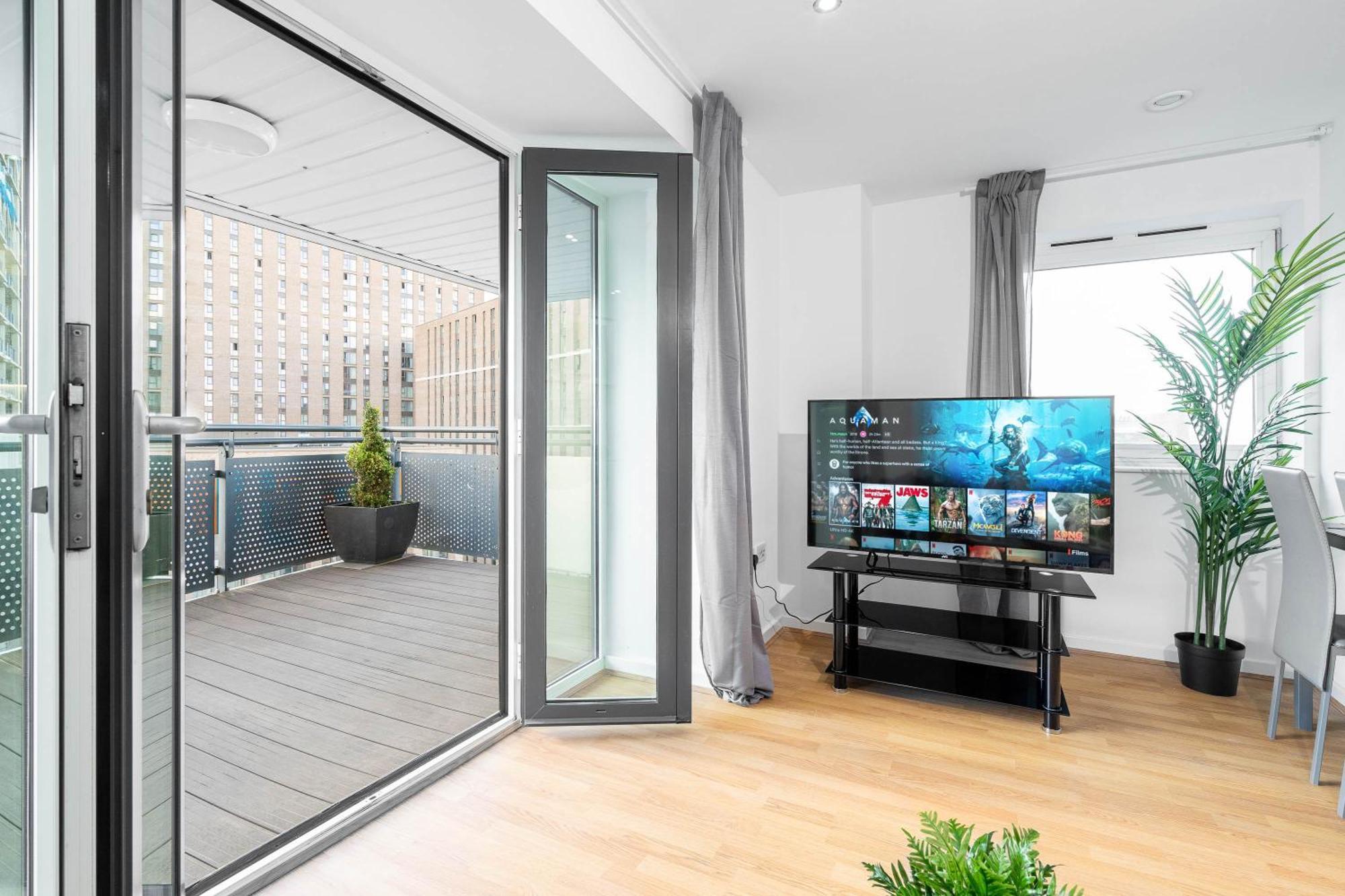 Apartment City Centre Penthouse - Large Balcony - 2 Bedroom - Secure Parking 1001m