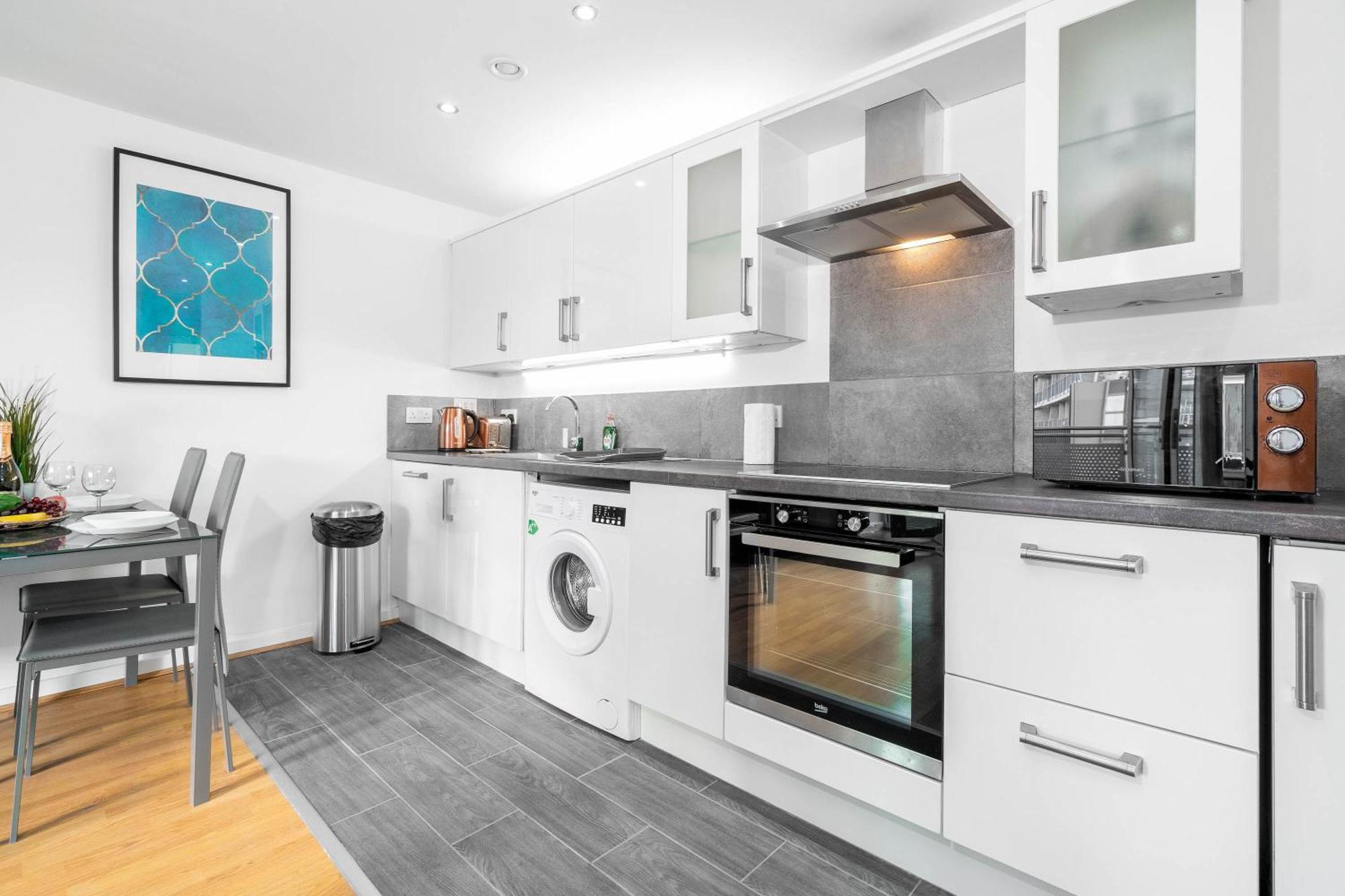 Apartment City Centre Penthouse - Large Balcony - 2 Bedroom - Secure Parking 1001m Birmingham