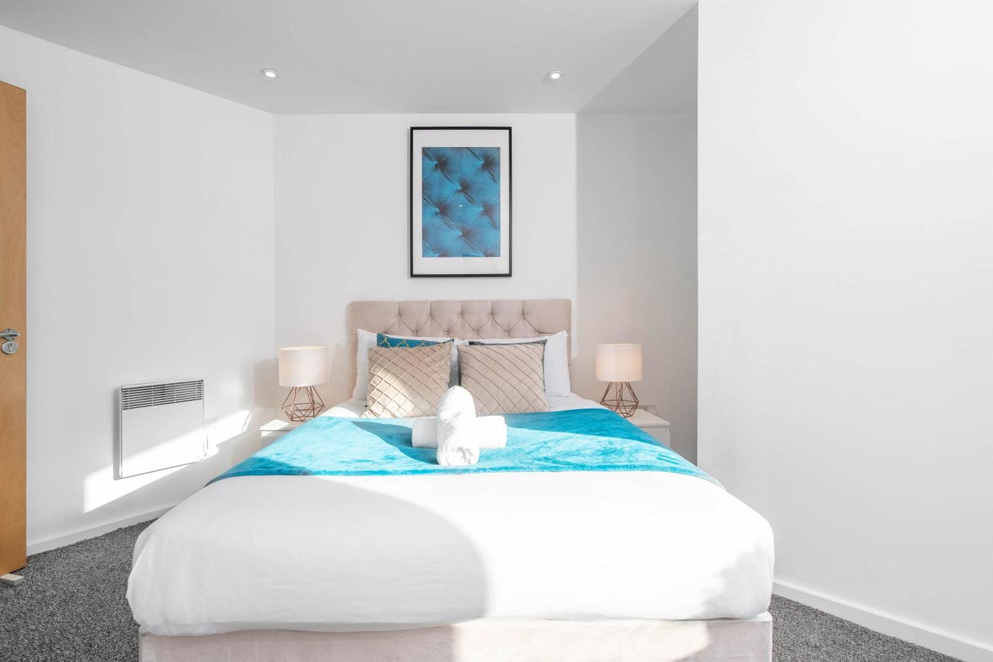 City Centre Penthouse - Large Balcony - 2 Bedroom - Secure Parking 1001m Birmingham
