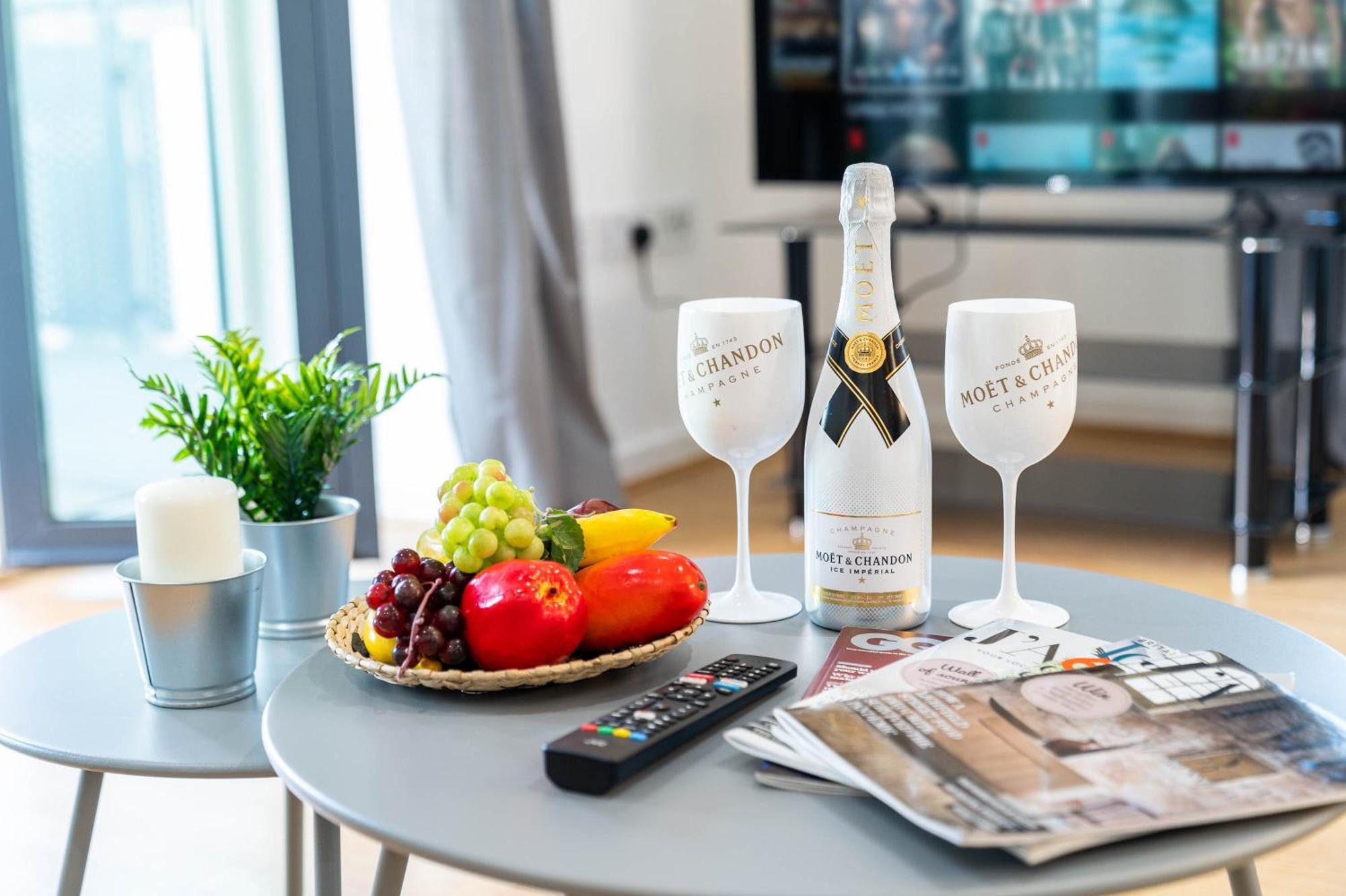 City Centre Penthouse - Large Balcony - 2 Bedroom - Secure Parking 1001m * Birmingham