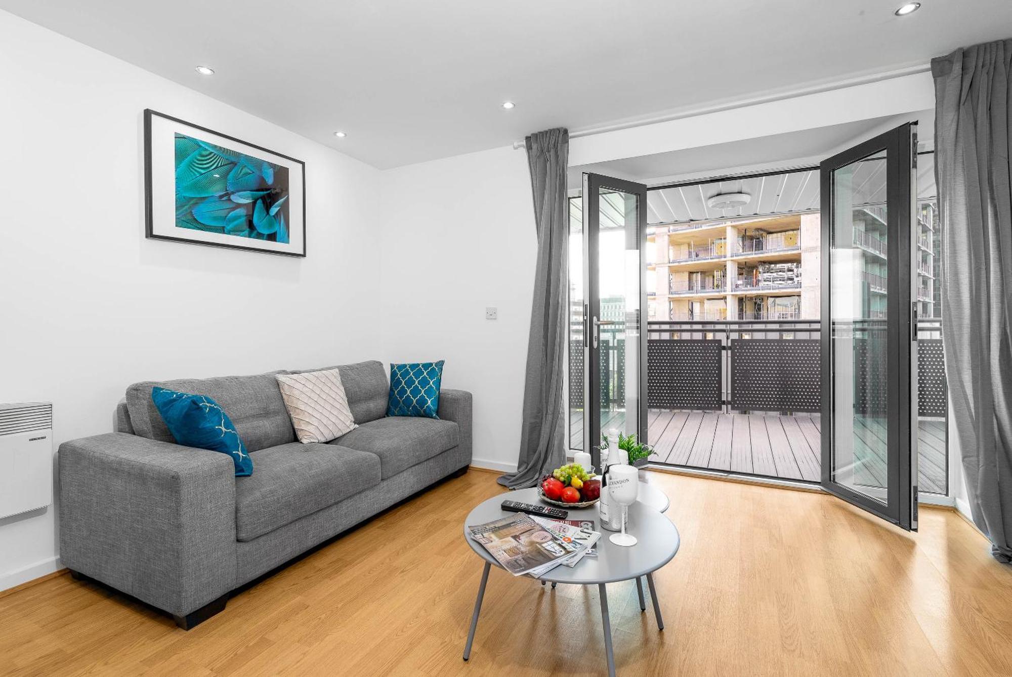 City Centre Penthouse - Large Balcony - 2 Bedroom - Secure Parking 1001m Apartment Birmingham